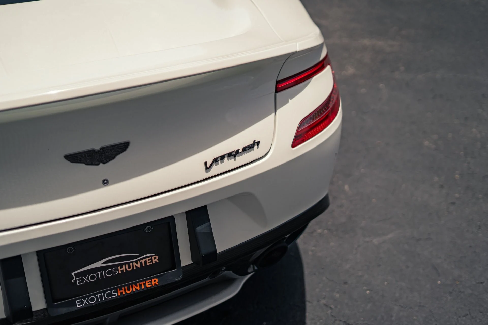 mph009_1461843045_Used_2015_Aston_Martin_Vanquish_Carbon_White_Tasteful_Upgrades_1784056520_6dbbb514fb
