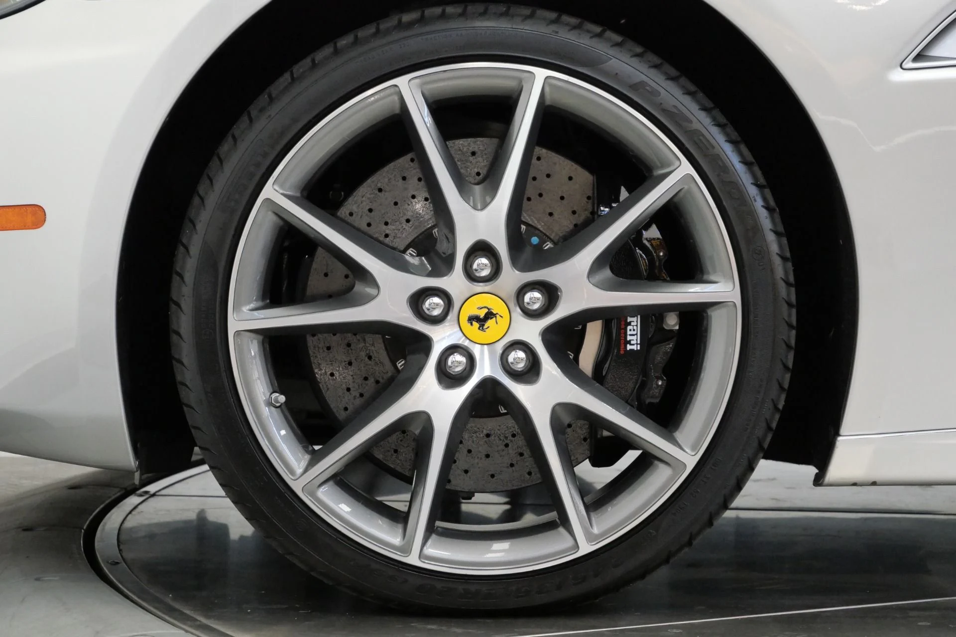 mph009_1471893488_Used_2011_Ferrari_California_Rare_Two_Tone_Paint_Rare_Carbon_Fiber_Bucket_Seats_Low_Miles_1788365594_4f3e28cbfe