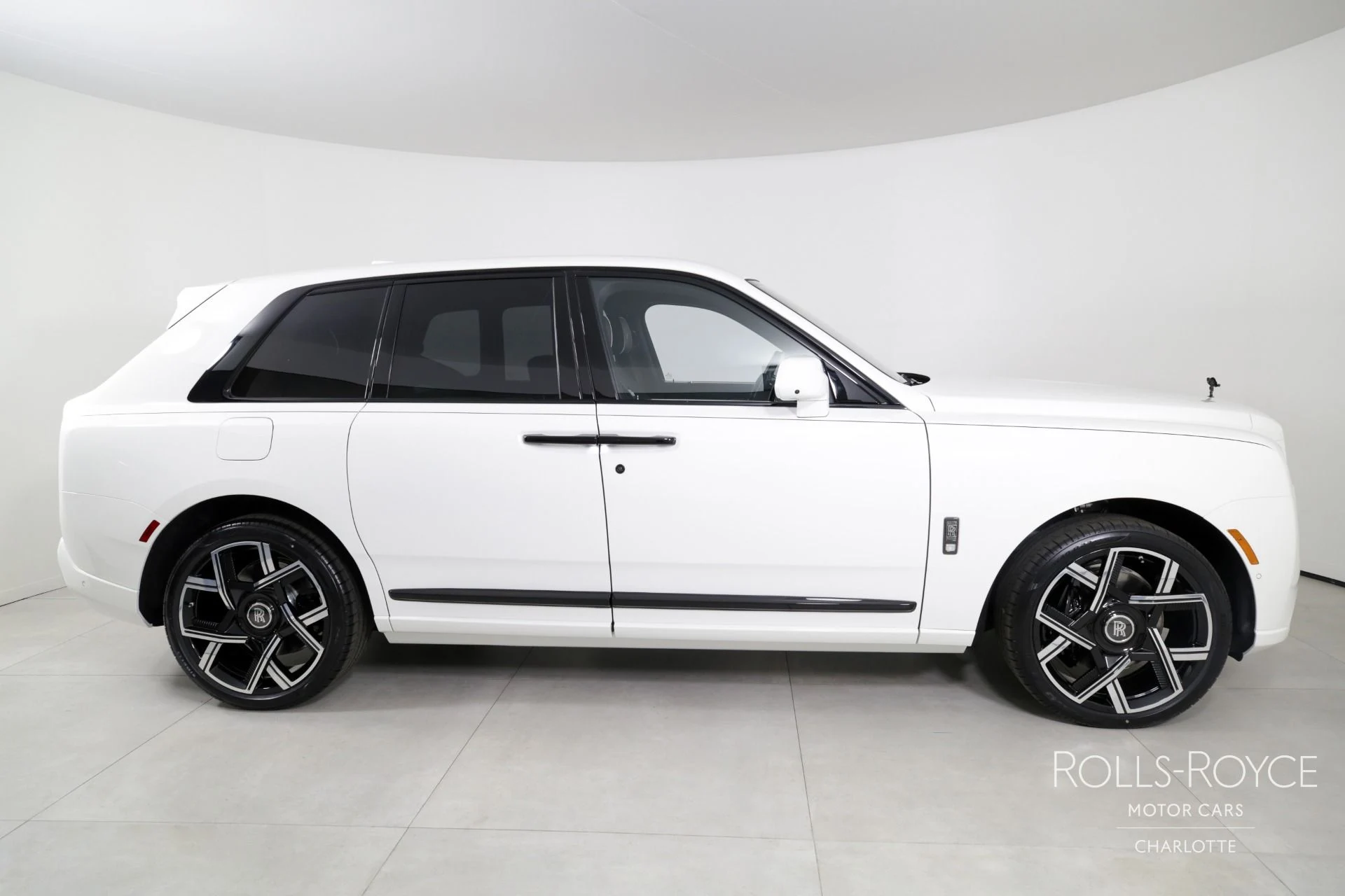mph009_1477306772_Used_2025_Rolls_Royce_Black_Badge_Cullinan_1734452327_0e15828396