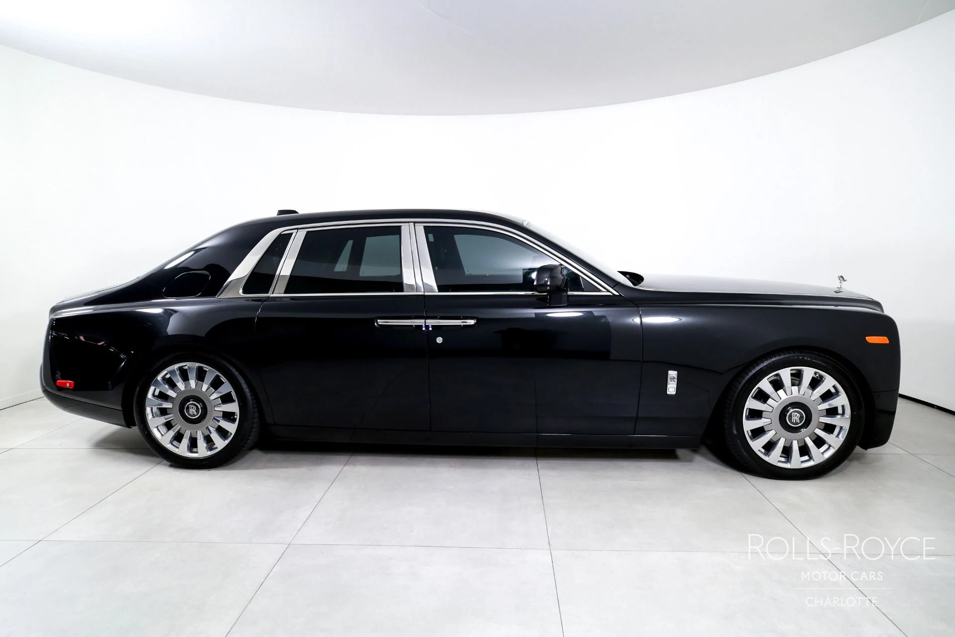 mph009_1483662401_Used_2020_Rolls_Royce_Phantom_1781192797_67165b1466