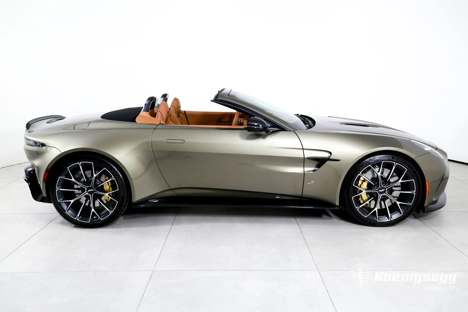 mph009_1502254440_Used_2026_Aston_Martin_Vantage_S_Roadster_1782838317_84622871d1