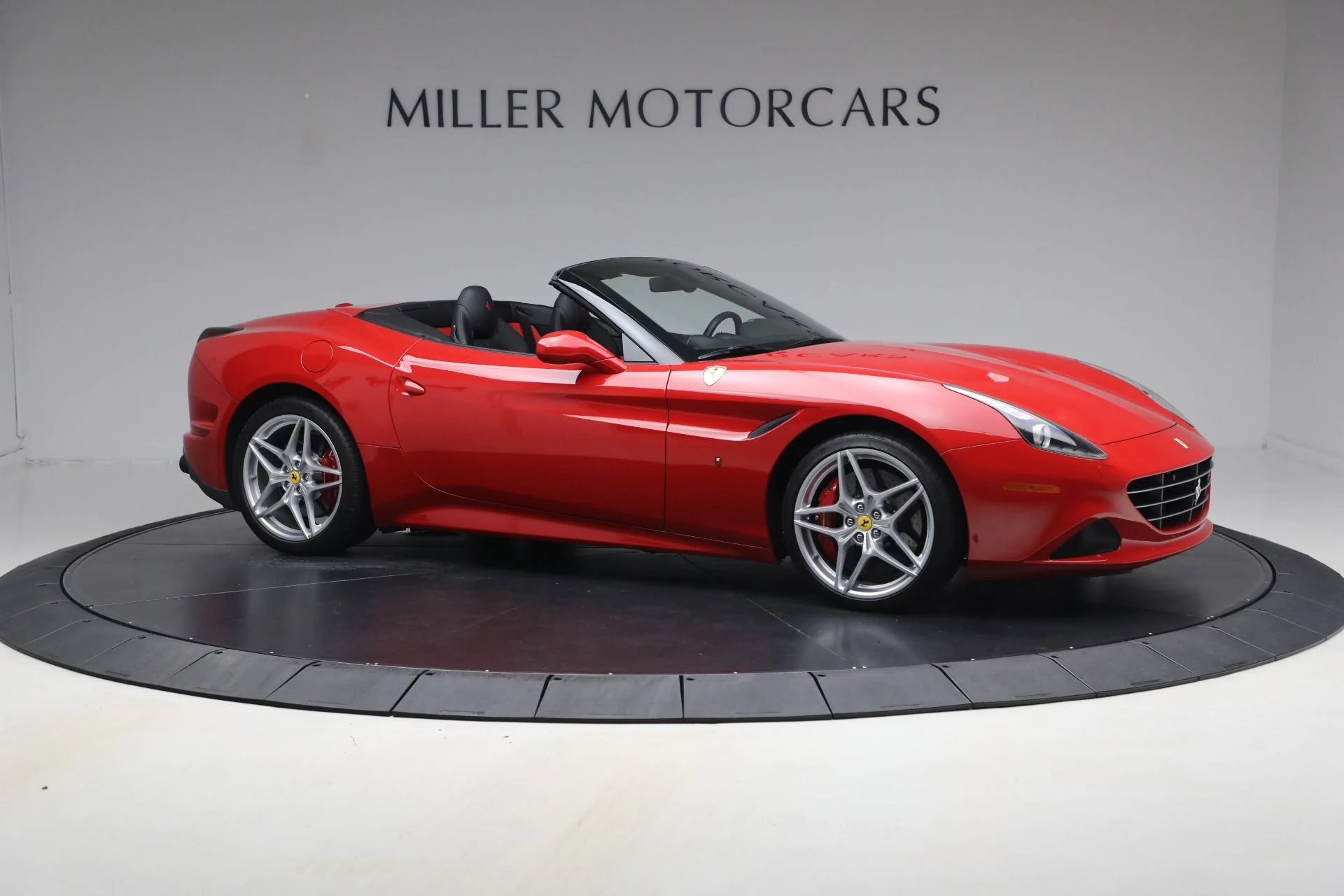mph009_1505316002_Used_2017_Ferrari_California_T_1787347331_6216da77e0