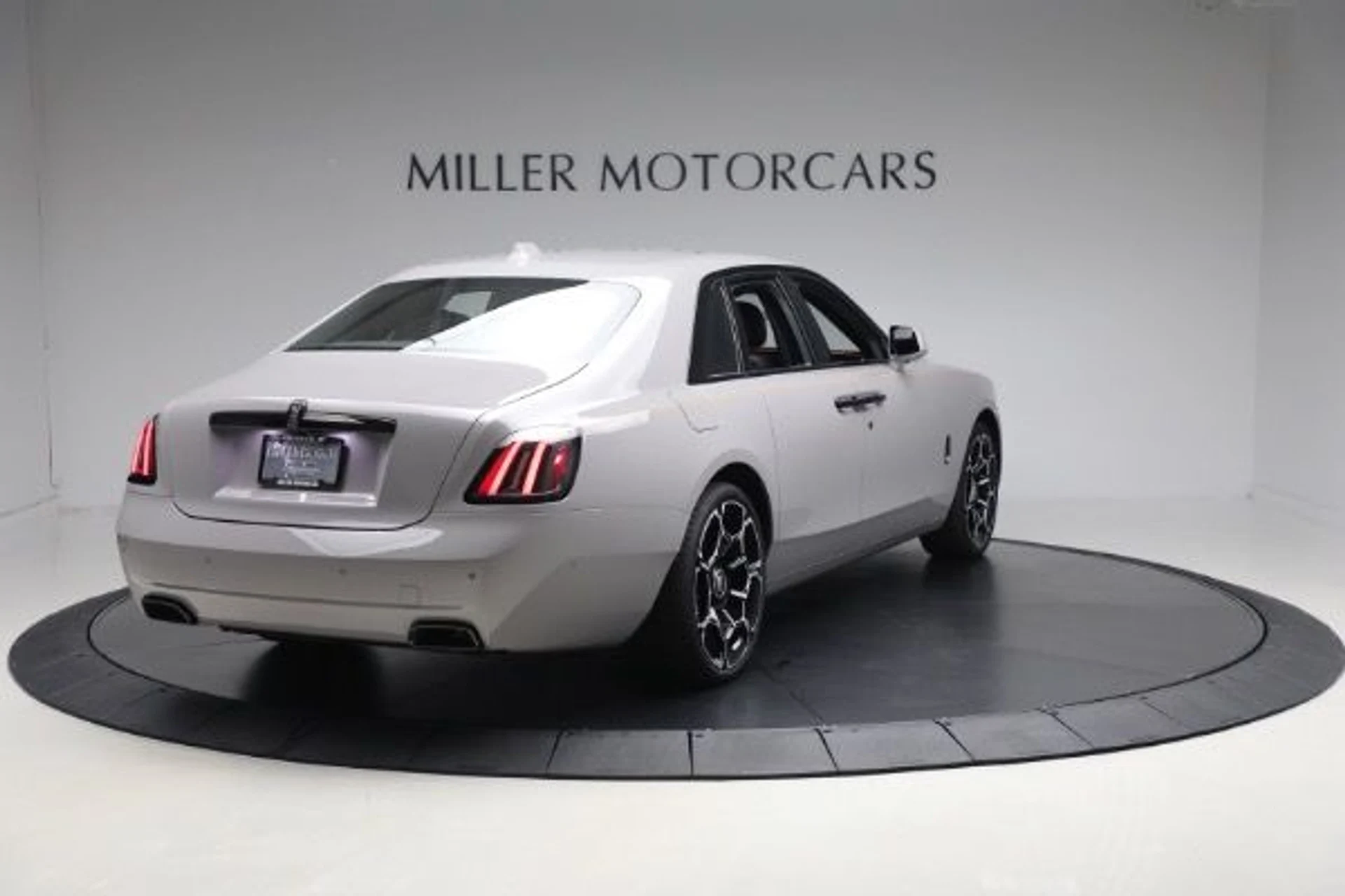 mph009_1518636793_New_2025_Rolls_Royce_Black_Badge_Ghost_8e7e954546