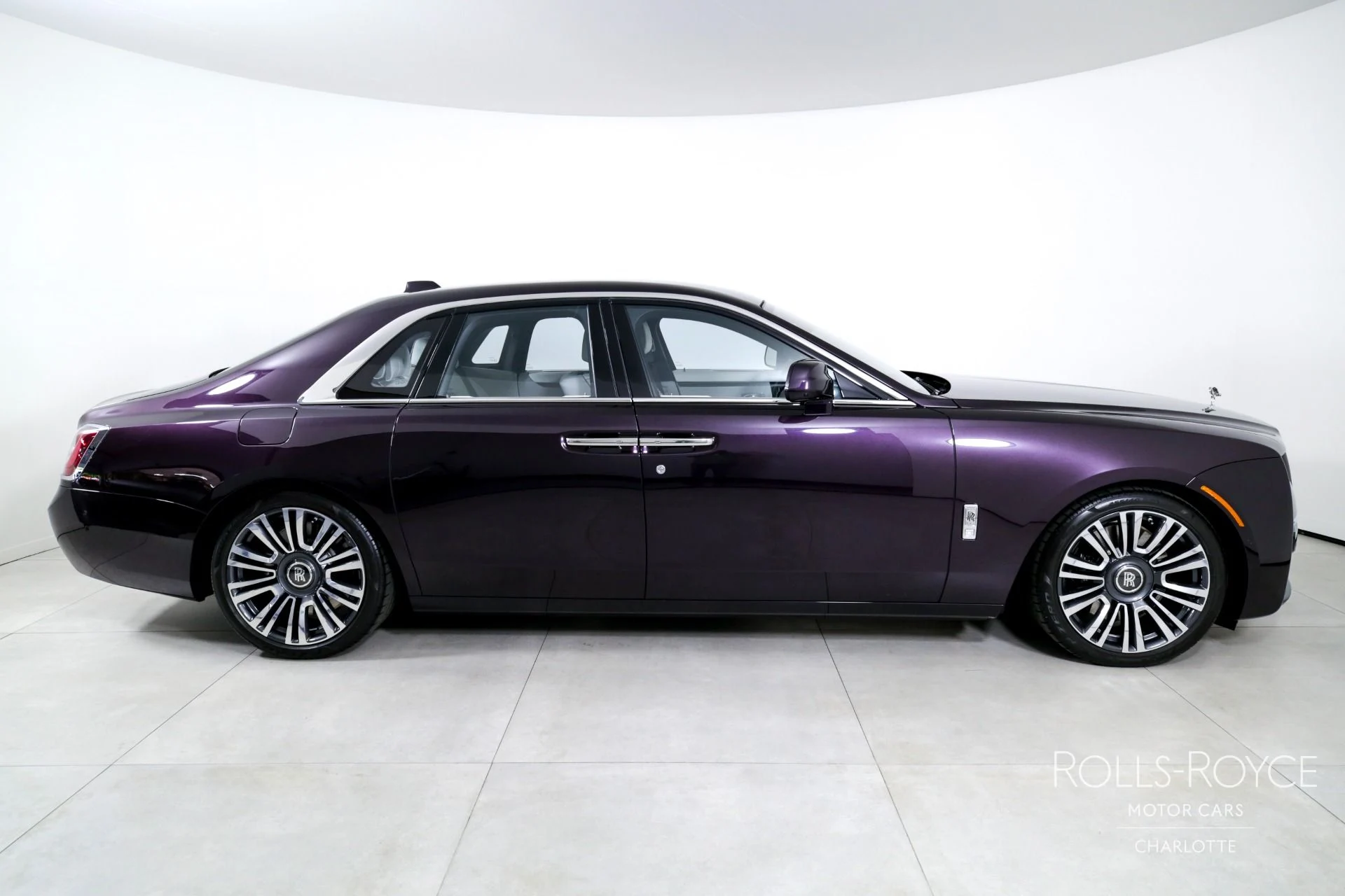 mph009_1525278111_Used_2024_Rolls_Royce_Ghost_1745266805_2357f3b72d