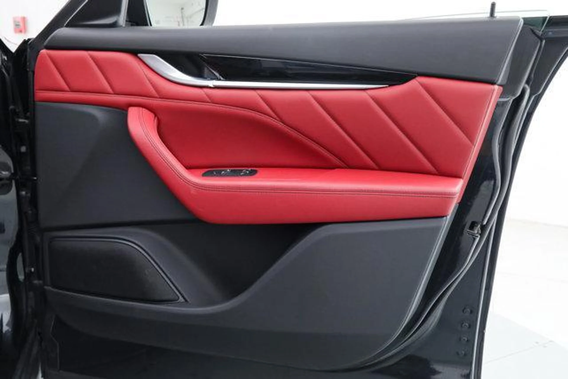 mph009_1527274320_r6tq_Uuwr_YAN_4k9_Ultv20ni5_Em64_ea2193e285