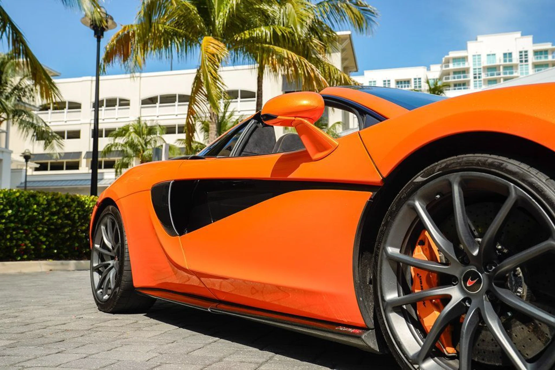 mph009_152792325_used_2018_mclaren_570s_spider_14354_22891400_10_1024_49c069c044