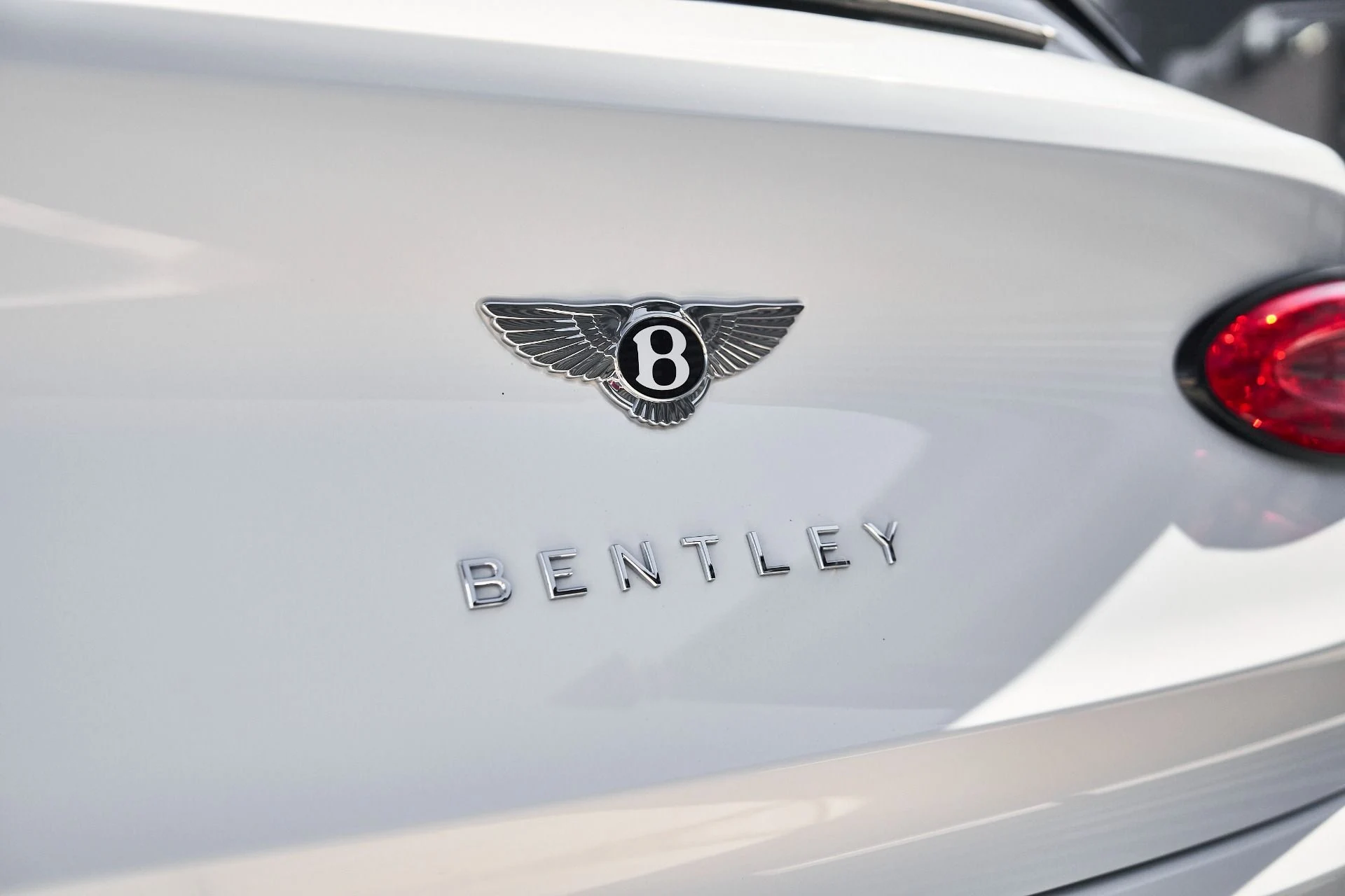 mph009_1534190158_Used_2024_Bentley_Bentayga_Hybrid_S_1759985924_a8892dbf7a