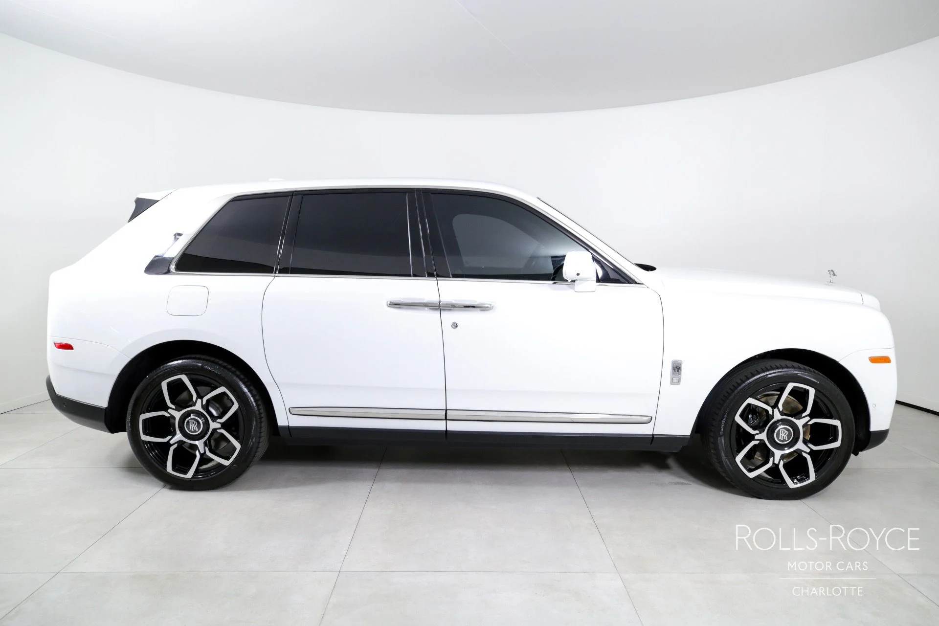 mph009_1541859784_Used_2020_Rolls_Royce_Cullinan_1729535260_ca5dac1733