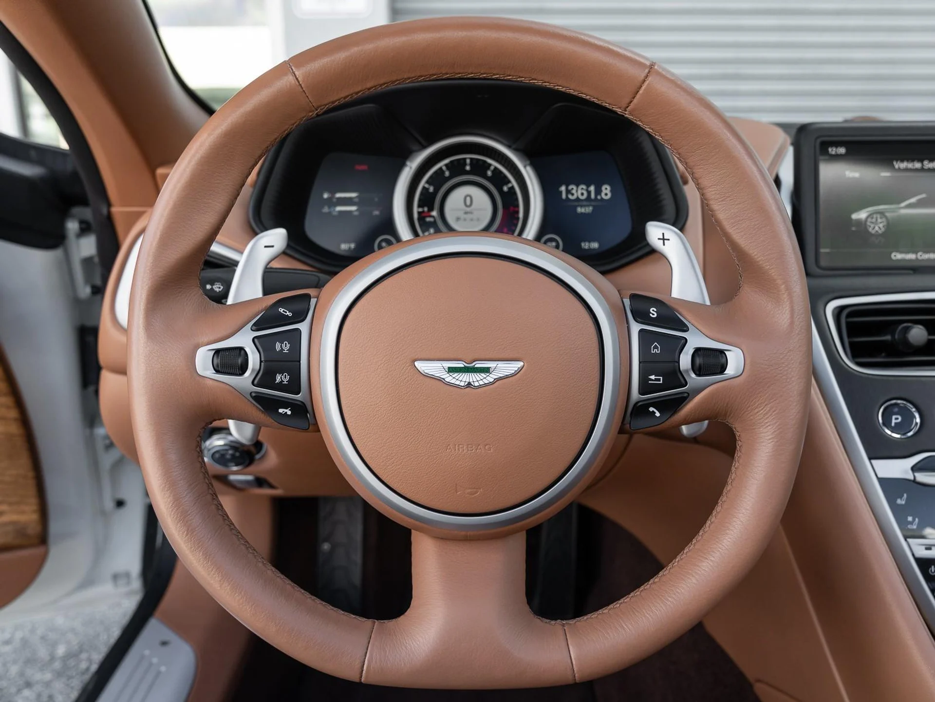mph009_1543849778_Used_2019_Aston_Martin_DB_11_1760731518_c3a4454af2