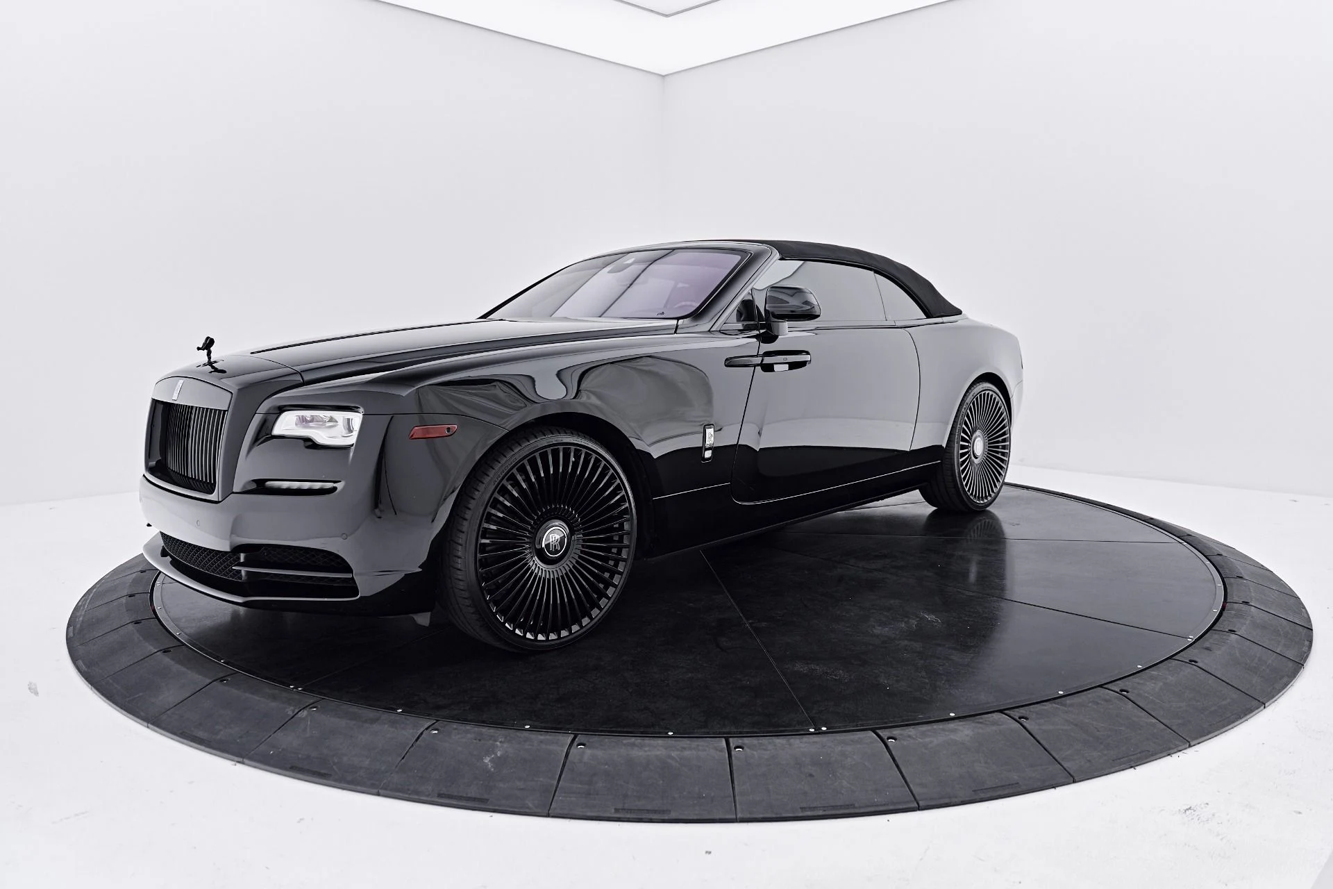mph009_1551654238_Used_2019_Rolls_Royce_Dawn_Base_1790207873_6faf3f22f6