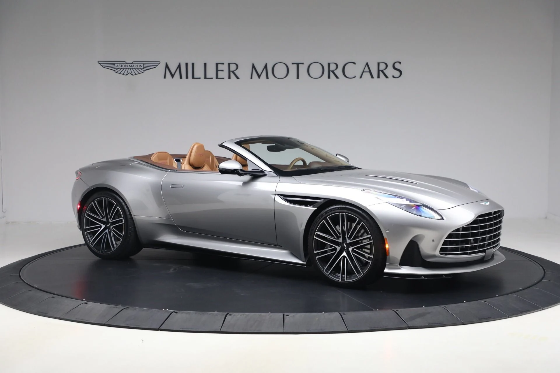 mph009_1552578075_Used_2024_Aston_Martin_DB_12_Volante_1792860584_cfbca0c442
