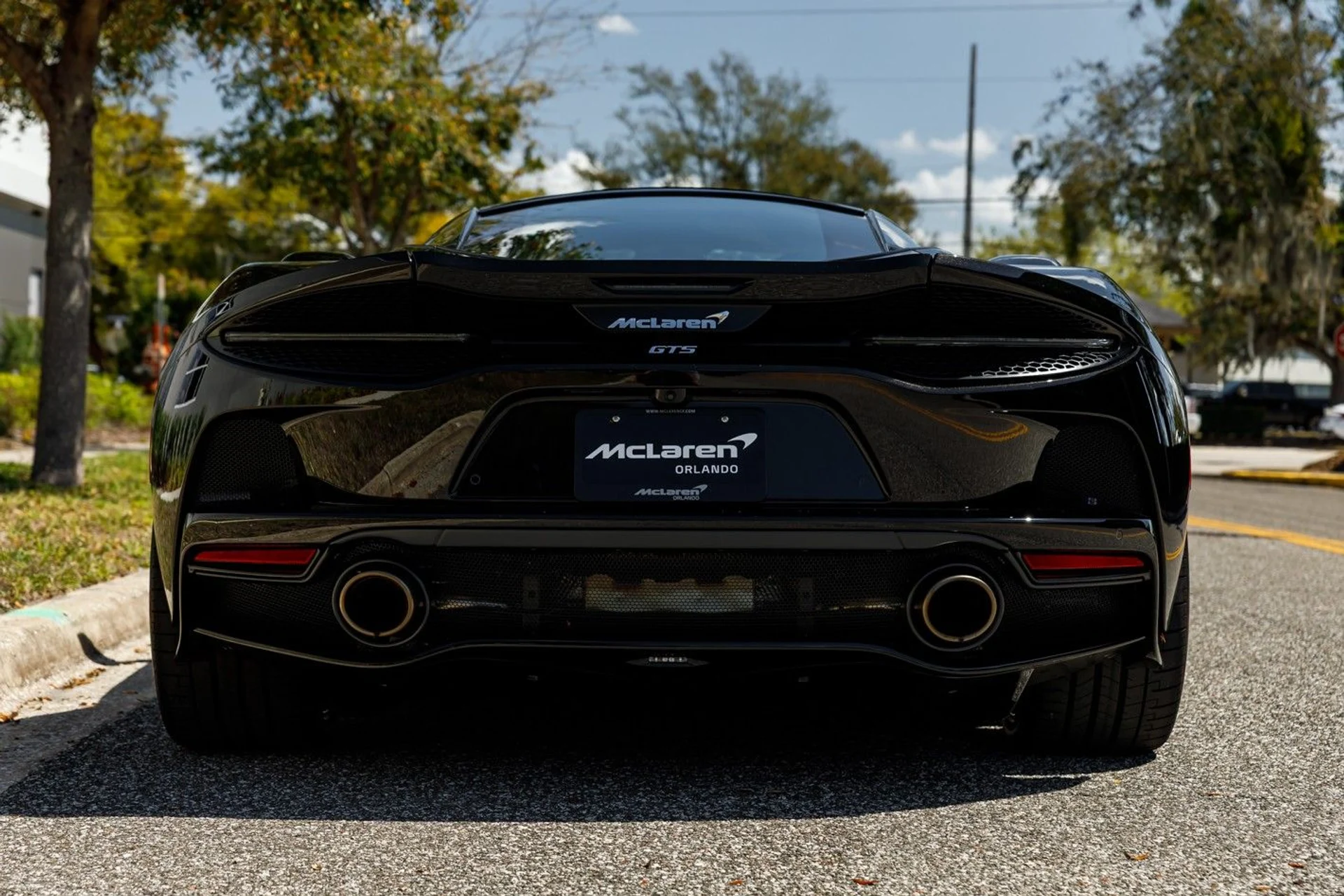 mph009_155785997_470_p10_l_8334e23f4e