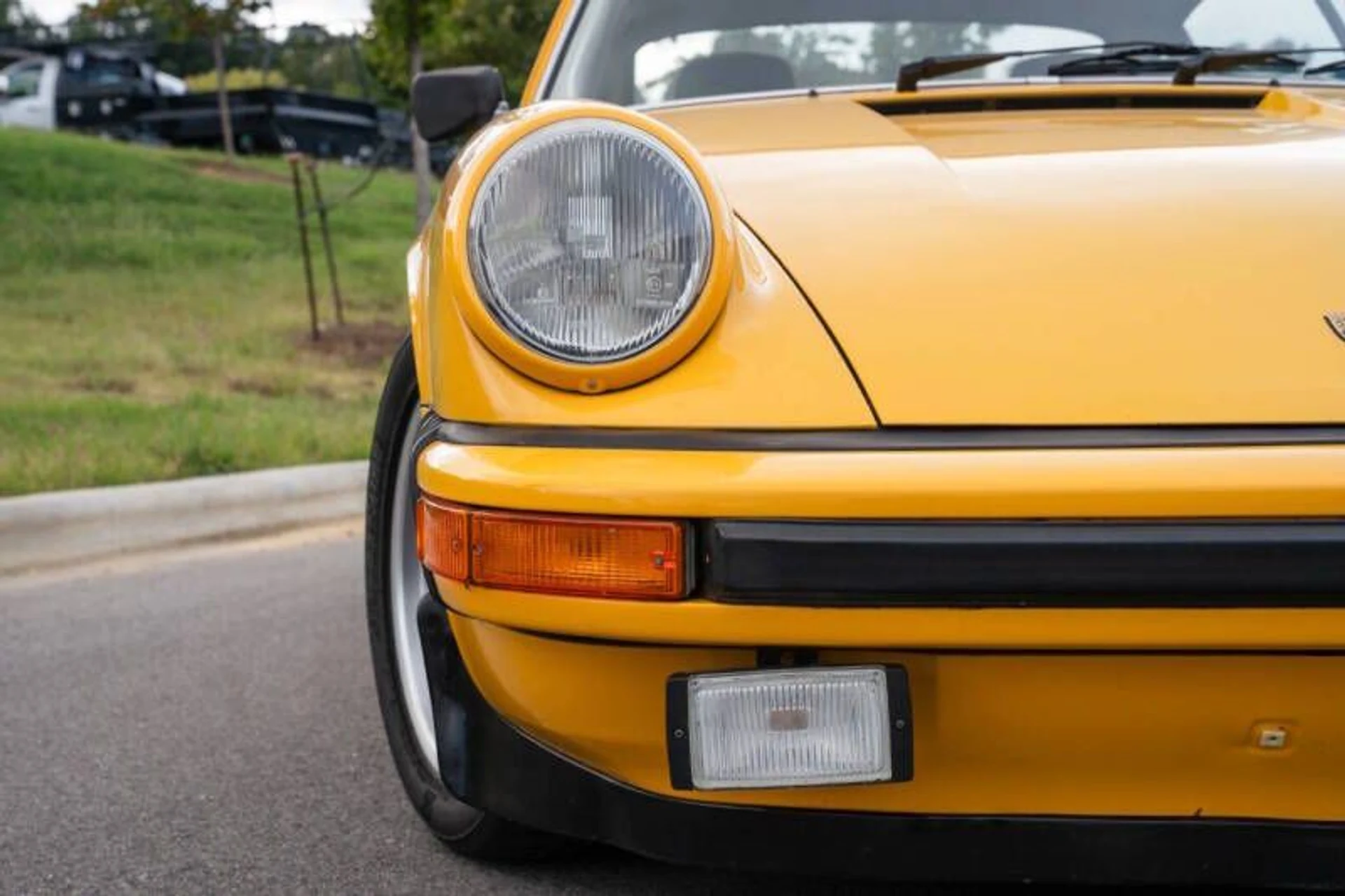 mph009_1559652583_1976_porsche_911_carrera_coupe_911_carrera_coupe_5b71c585de