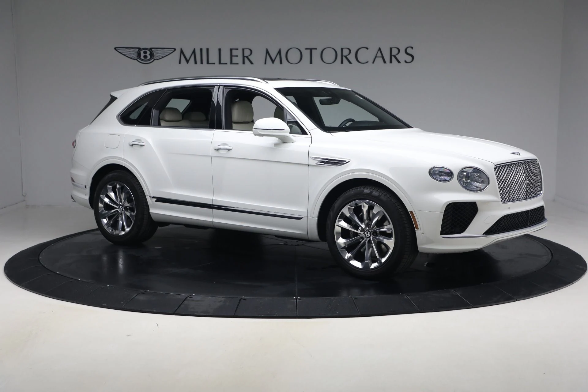 mph009_1561692023_Used_2023_Bentley_Bentayga_V8_1770421223_cde48302c7