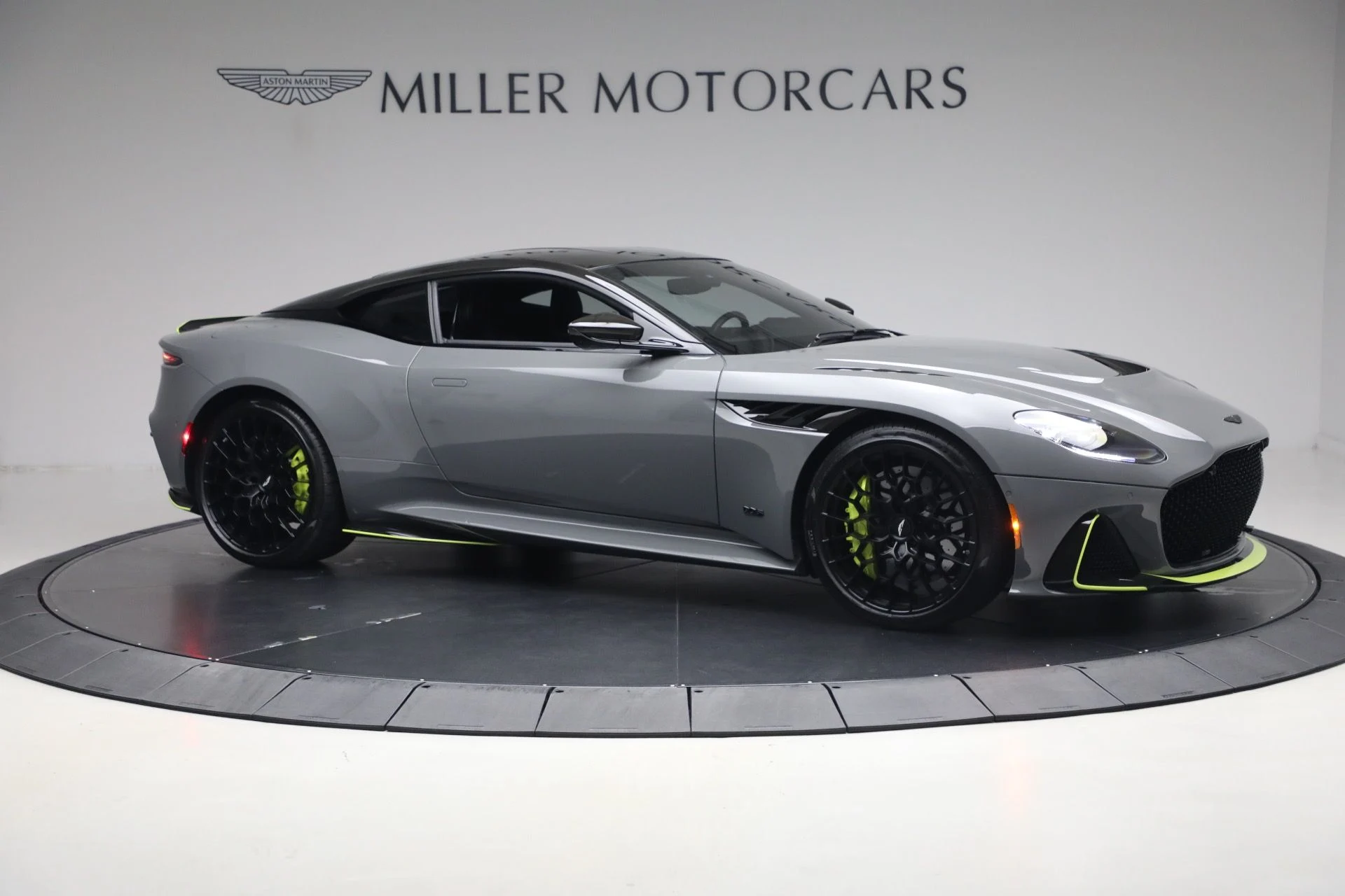 mph009_1561892619_Used_2023_Aston_Martin_DBS_770_Ultimate_1786363397_e7bec17607