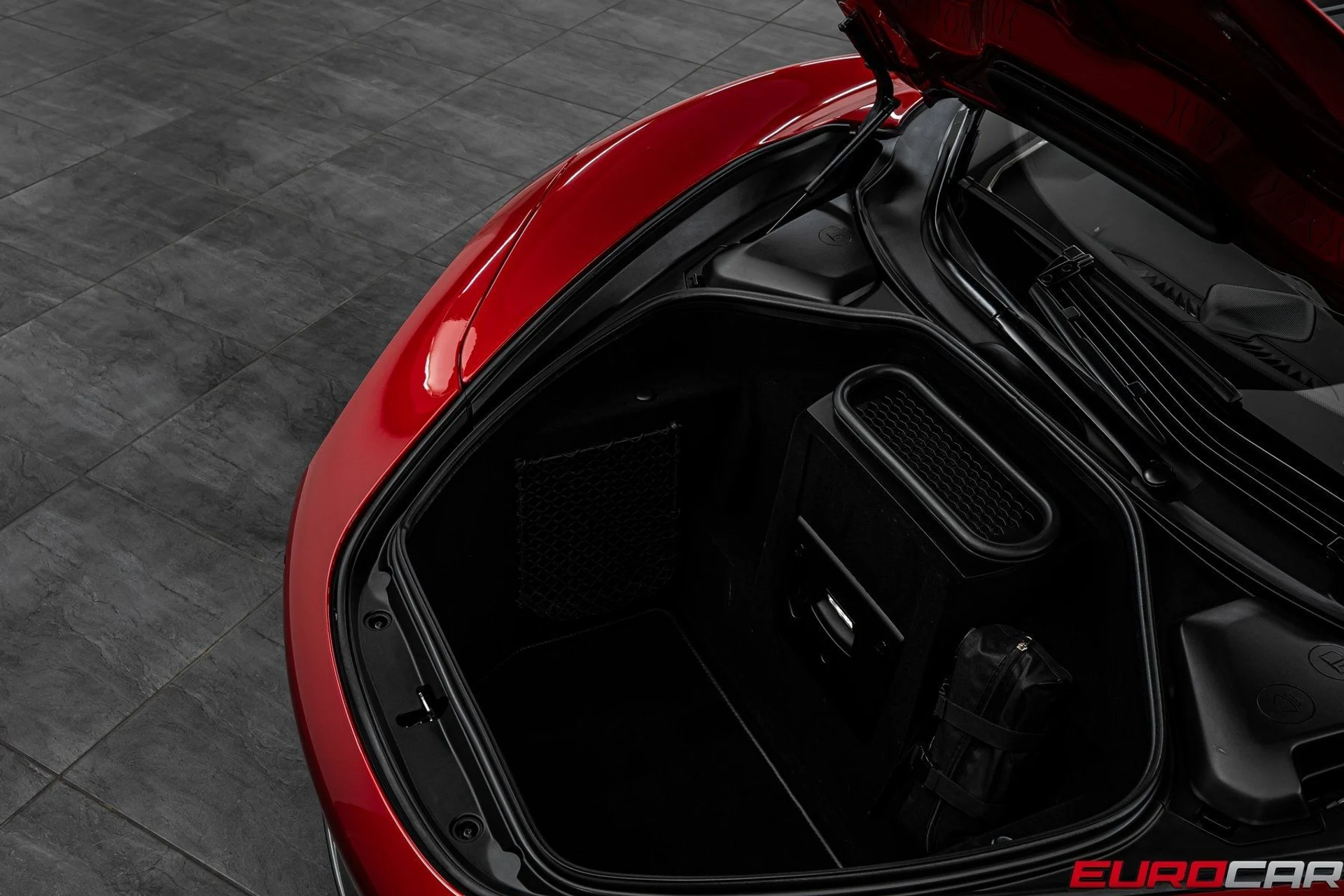 mph009_156959025_image_10_18566f17de