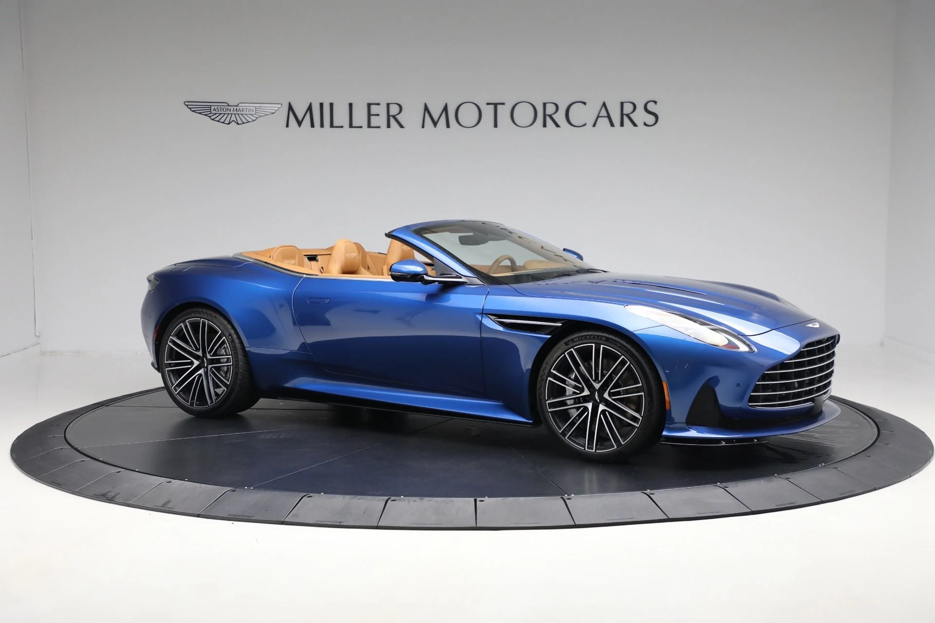 mph009_1585982396_New_2025_Aston_Martin_DB_12_Volante_05997ba2e1