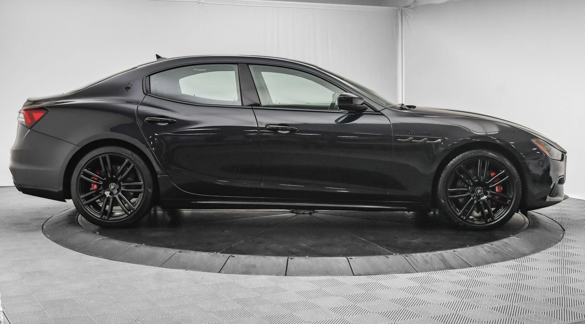 mph009_1593378277_Used_2023_Maserati_Ghibli_Modena_Q4_1752825589_069e089b4d