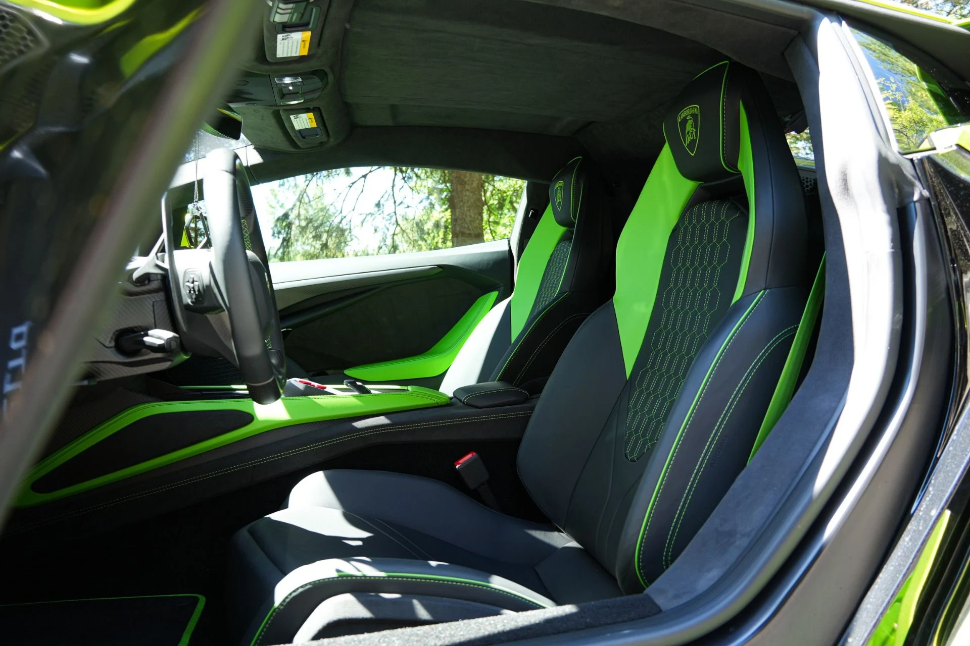 mph009_1613604127_Used_2025_Lamborghini_Revuelto_1781291405_98bab99873