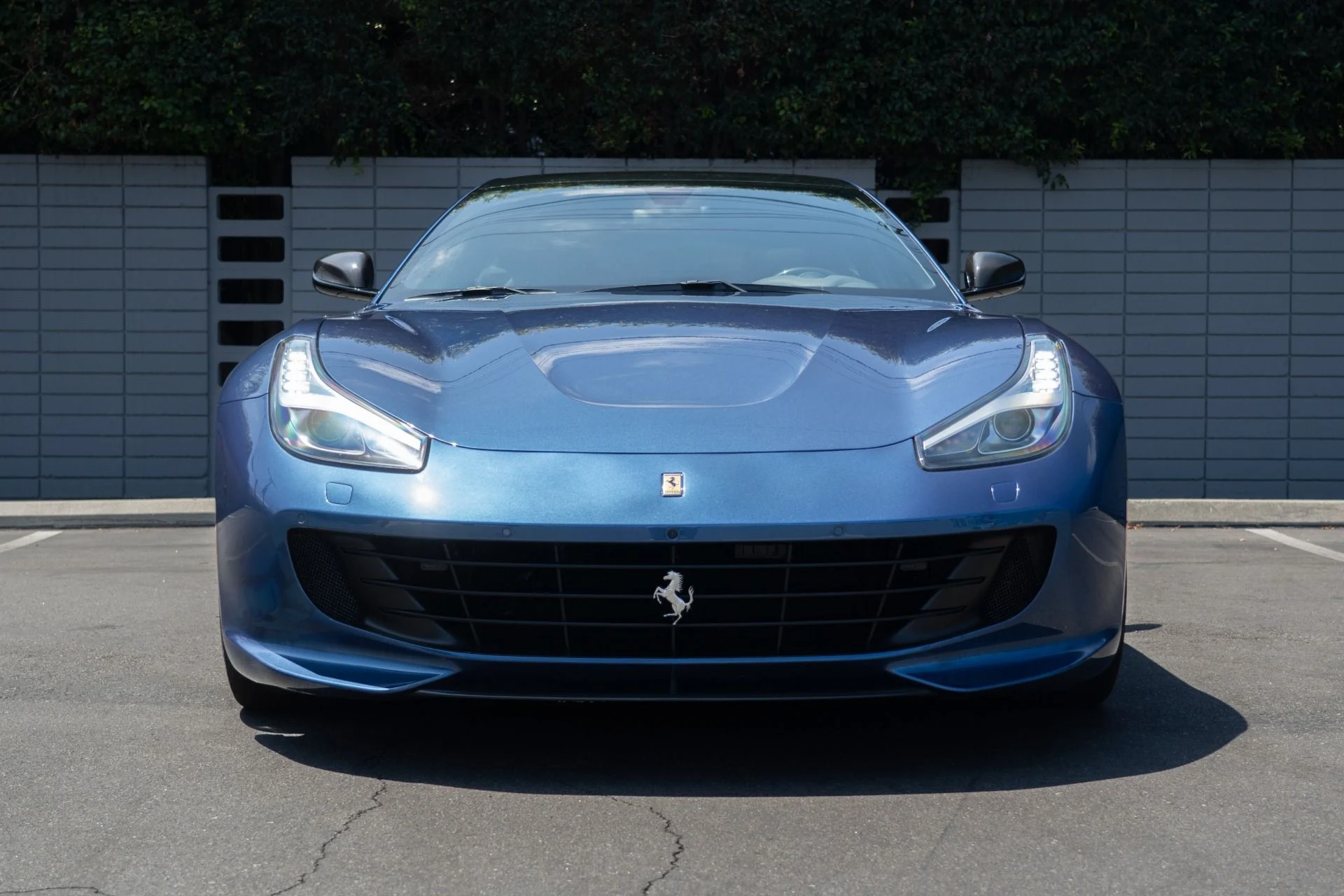 mph009_1617053206_Used_2017_Ferrari_GTC_4_Lusso_1755302053_146ecc973b