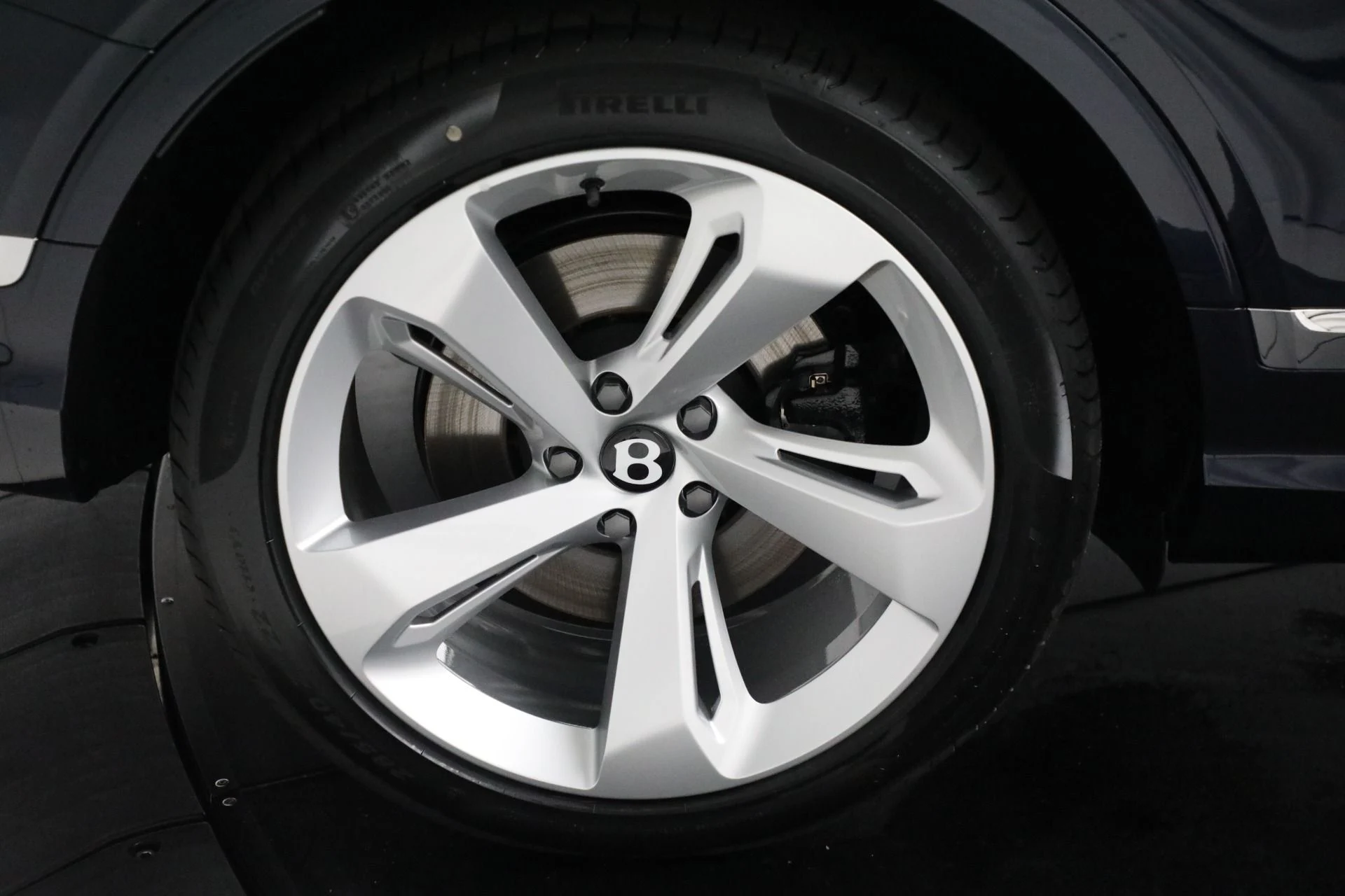 mph009_1617683127_Used_2024_Bentley_Bentayga_EWB_V8_1768588174_560ebf9e08