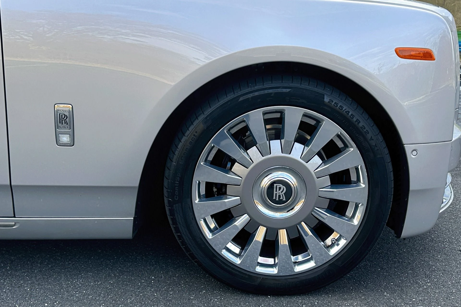 mph009_1622939585_Used_2022_Rolls_Royce_Phantom_EWB_1762892452_2a14a6d61a