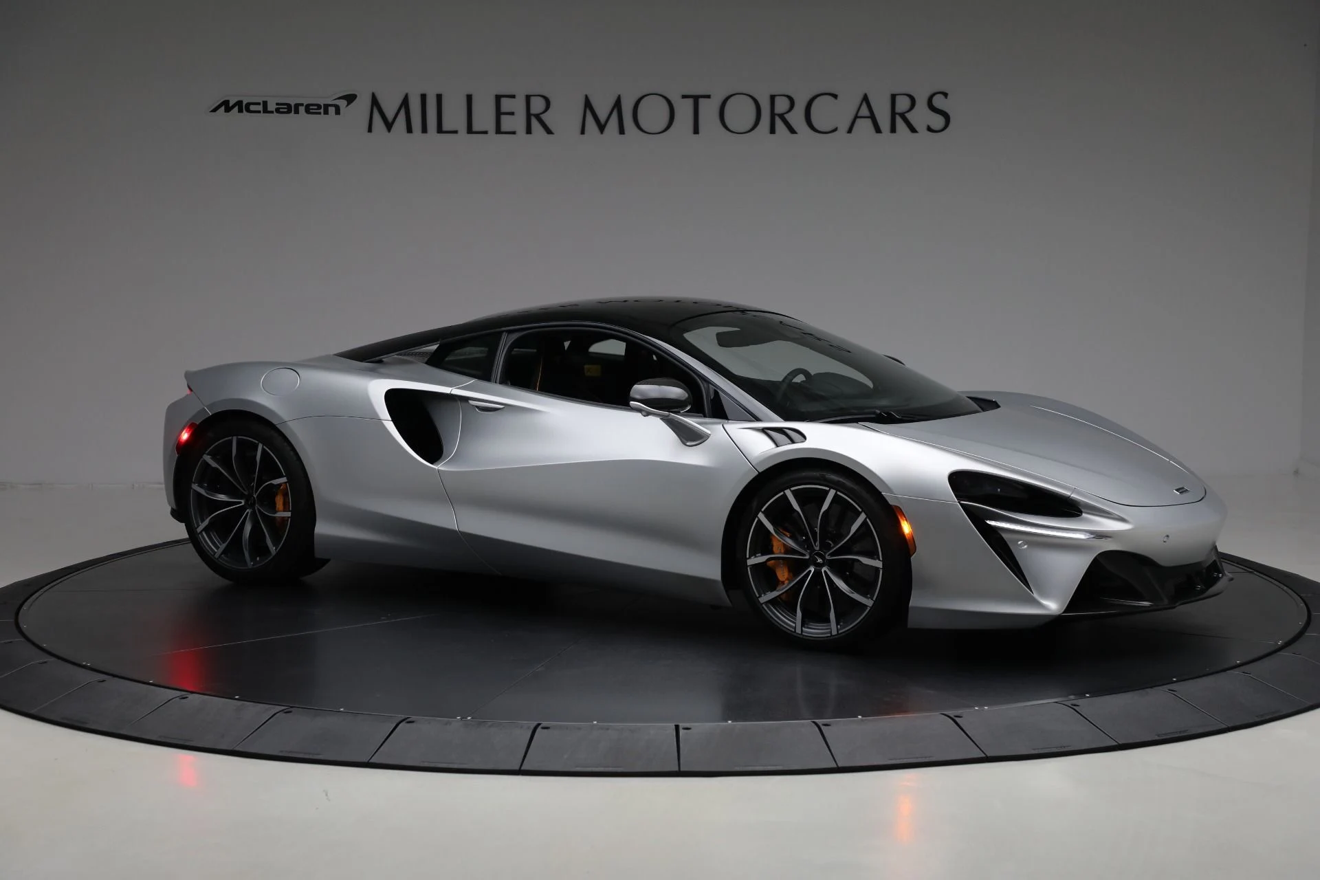 mph009_1623916379_Used_2023_Mc_Laren_Artura_Vision_0c02114768
