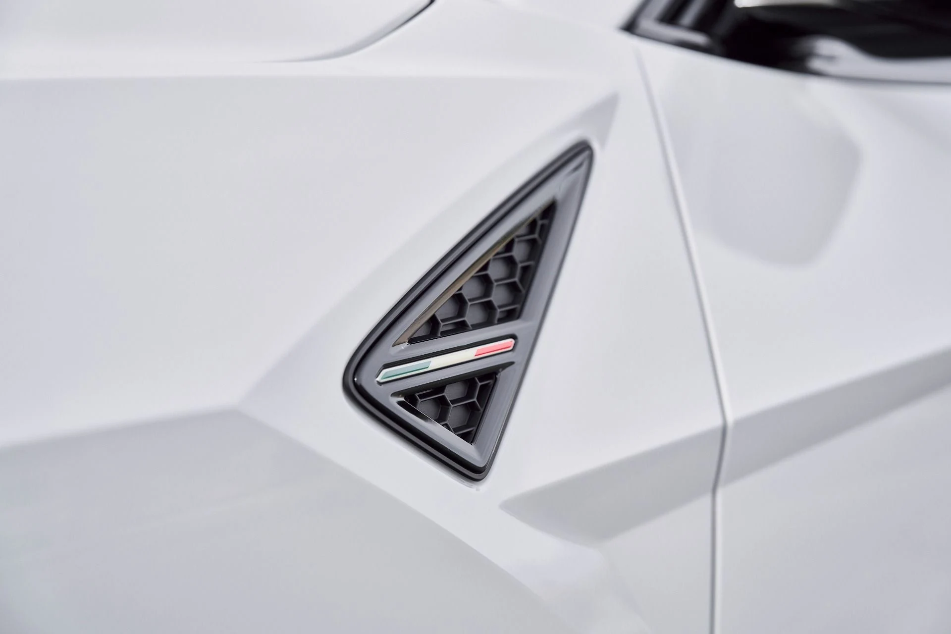 mph009_1628563175_Used_2024_Lamborghini_Urus_Performante_1768001095_b13c0fd770