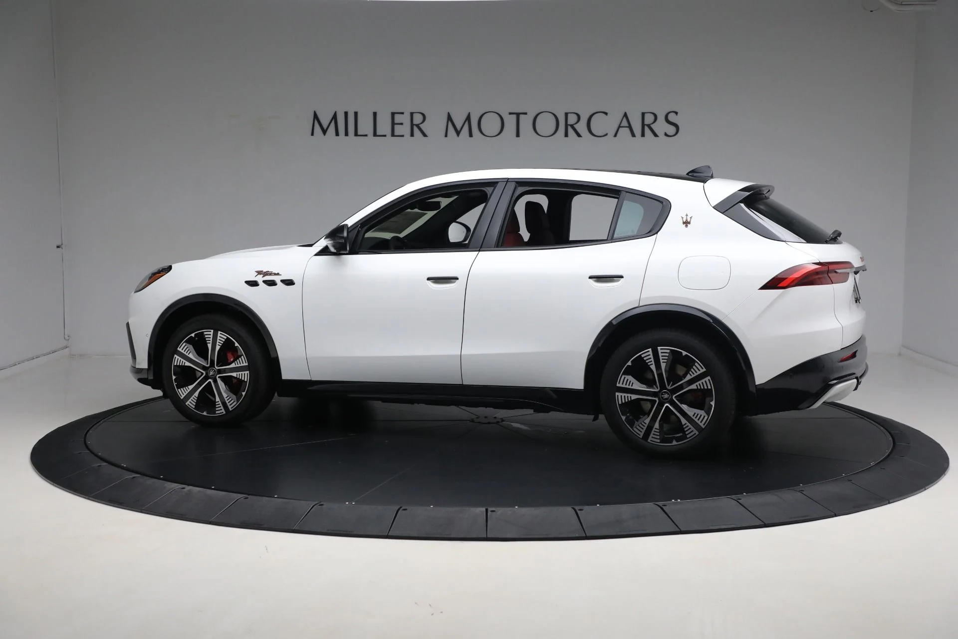 mph009_1636011719_New_2025_Maserati_Grecale_Folgore_bcb5304e40