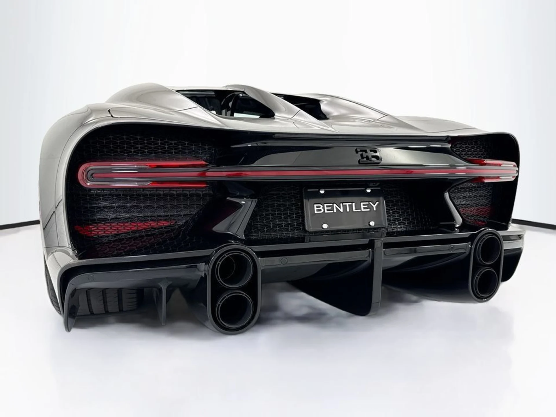 mph009_1647648806_used_2023_bugatti_chiron_supersport_8119_23034924_10_1024_fc1c6fc2c5
