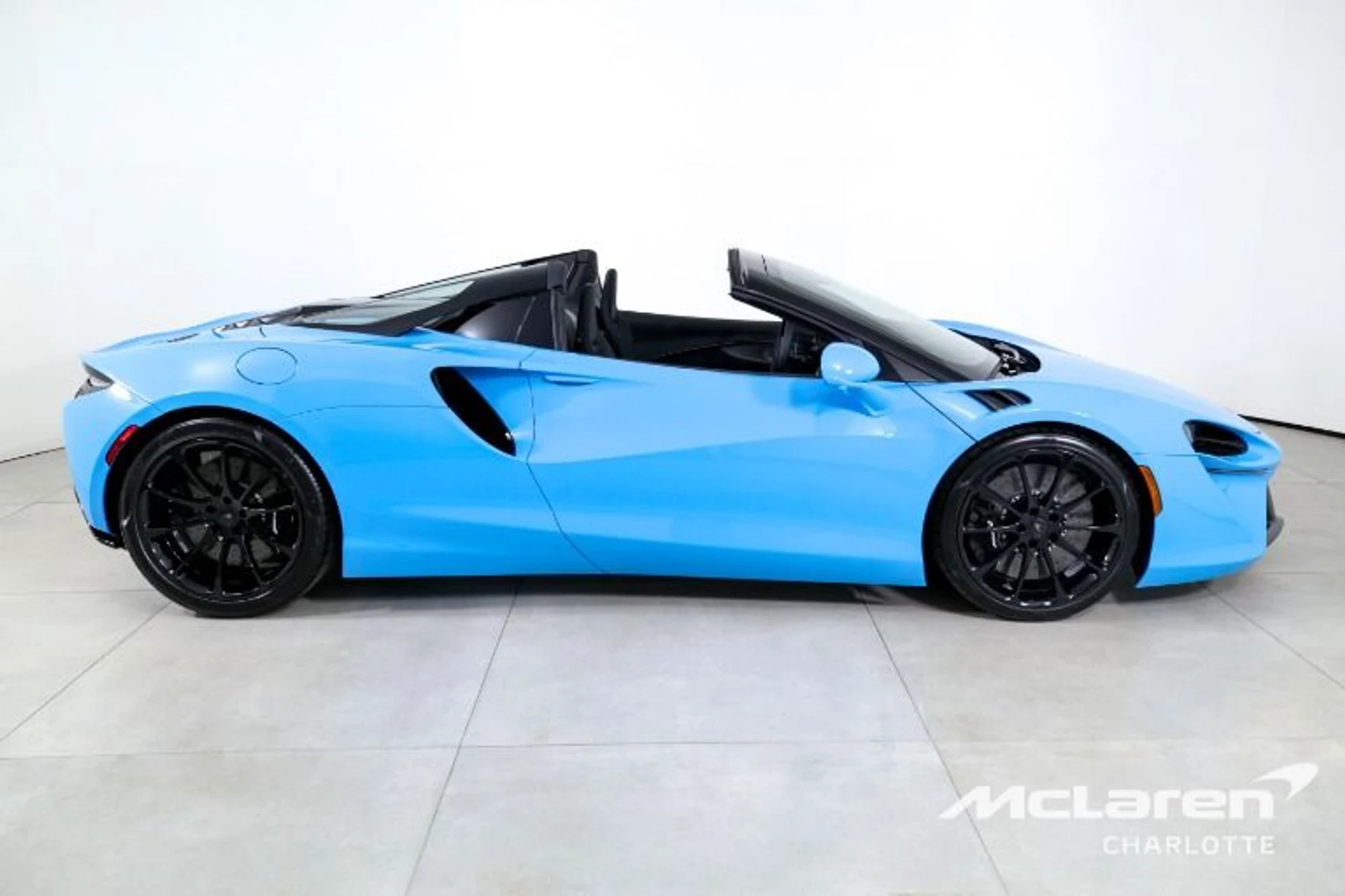 mph009_165570969_Used_2025_Mc_Laren_Artura_Spider_Tech_Lux_17d0c49b3b