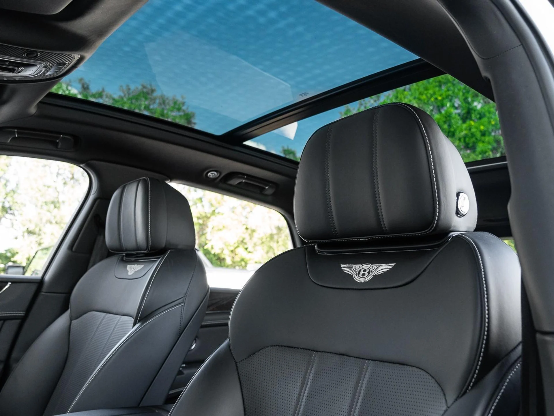 mph009_1666693115_Used_2018_Bentley_Bentayga_W12_Signature_1761171396_5d58f3266e