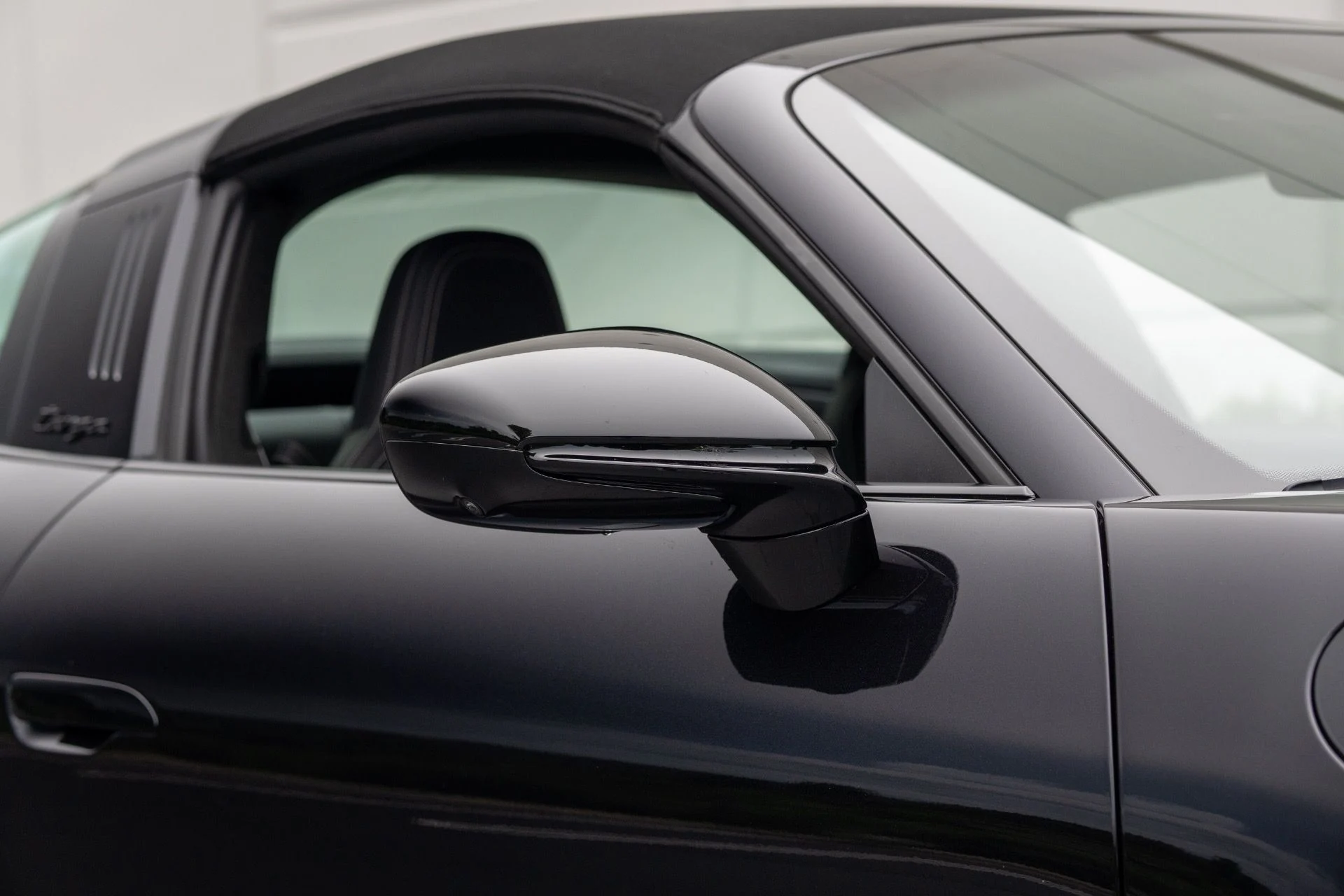 mph009_1670366000_Used_2024_Porsche_911_Targa_4_GTS_1758664261_8ed0d483b8