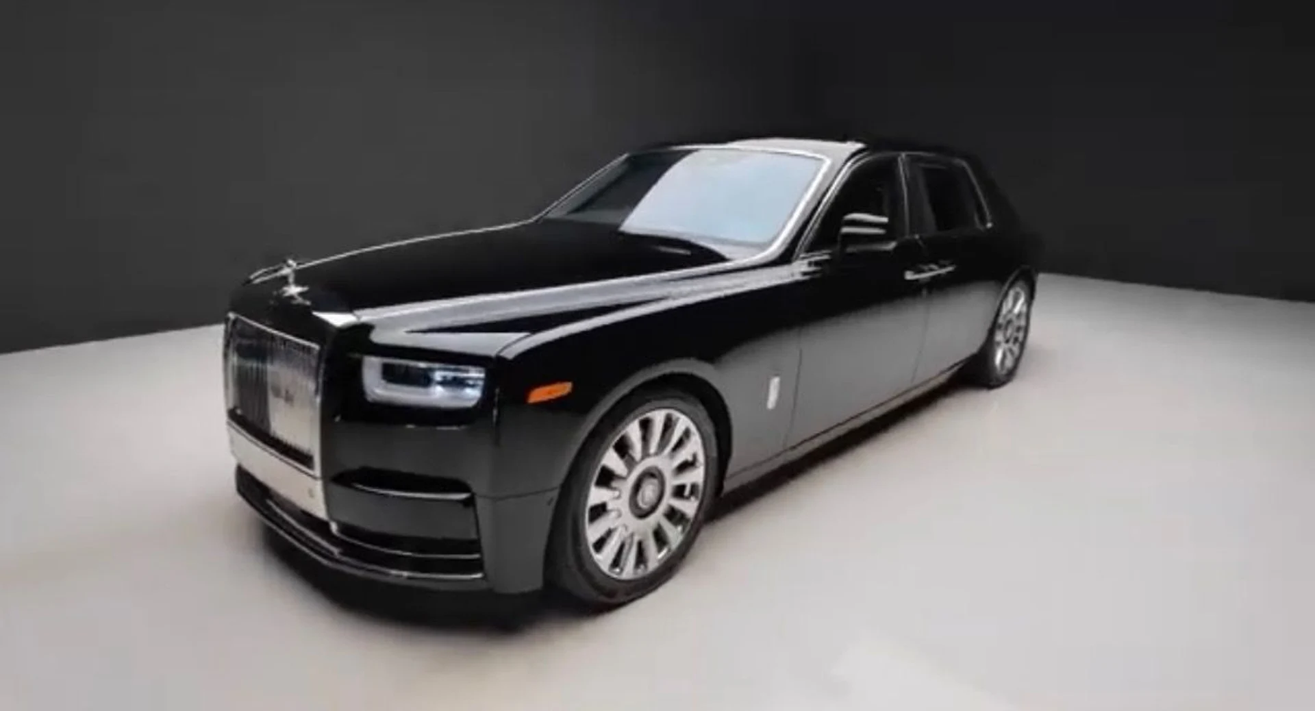mph009_1677243496_Used_2020_Rolls_Royce_Phantom_1762814785_b2c53d0eda