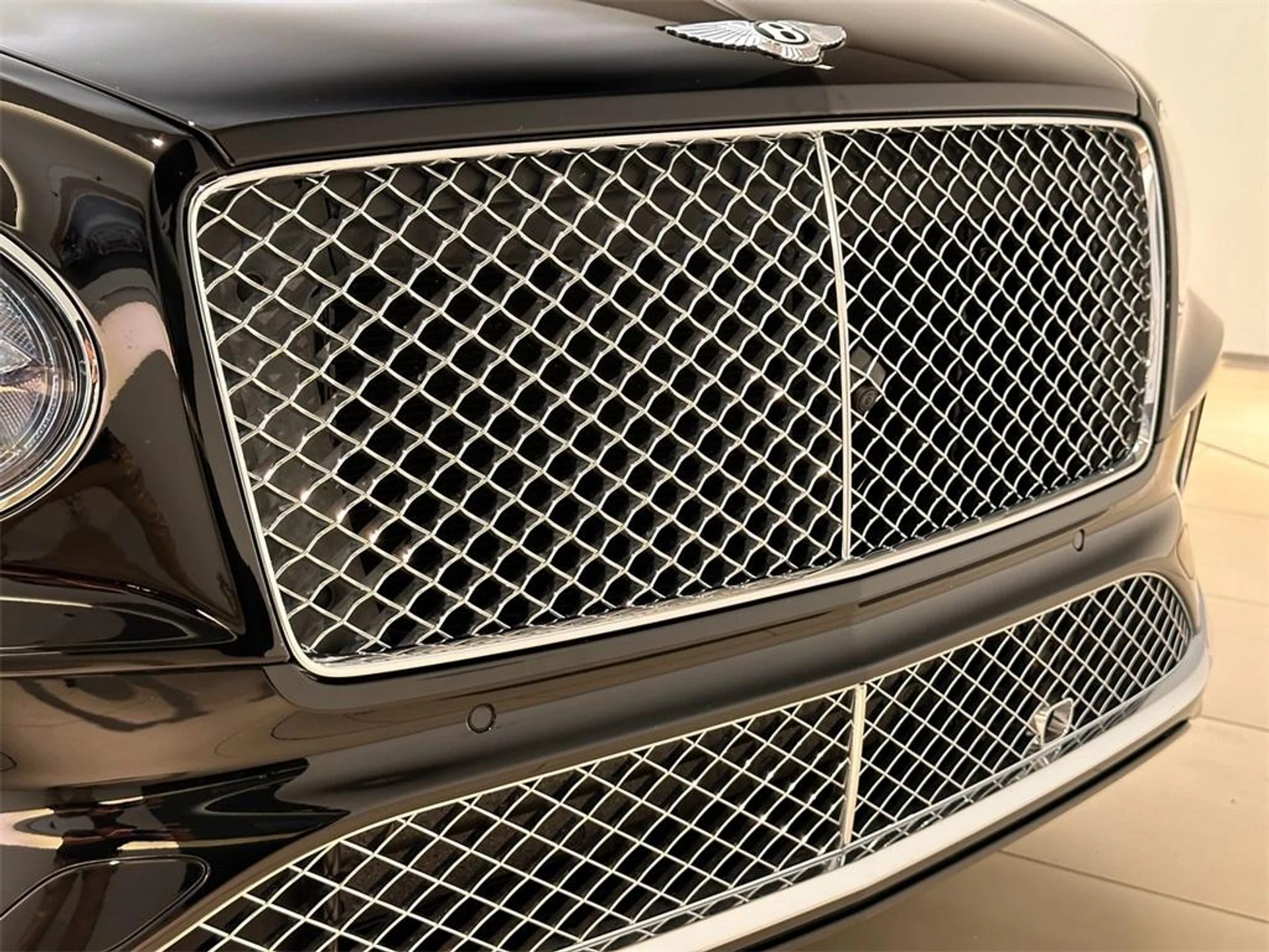 mph009_168810050_Used_2021_Bentley_Bentayga_V8_1715724582_950b3d3f06