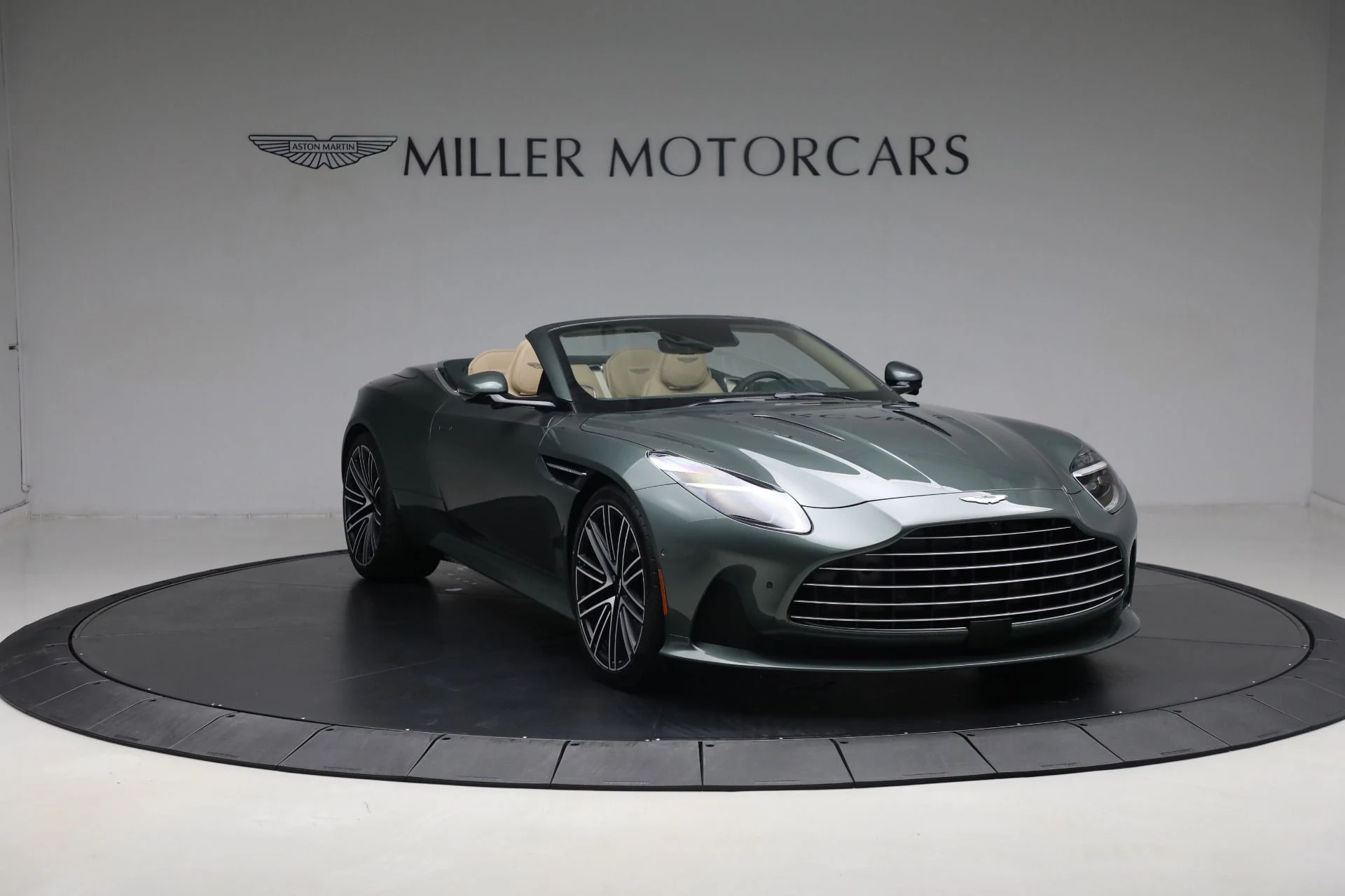 mph009_168891288_New_2025_Aston_Martin_DB_12_Volante_8a5d7ed269