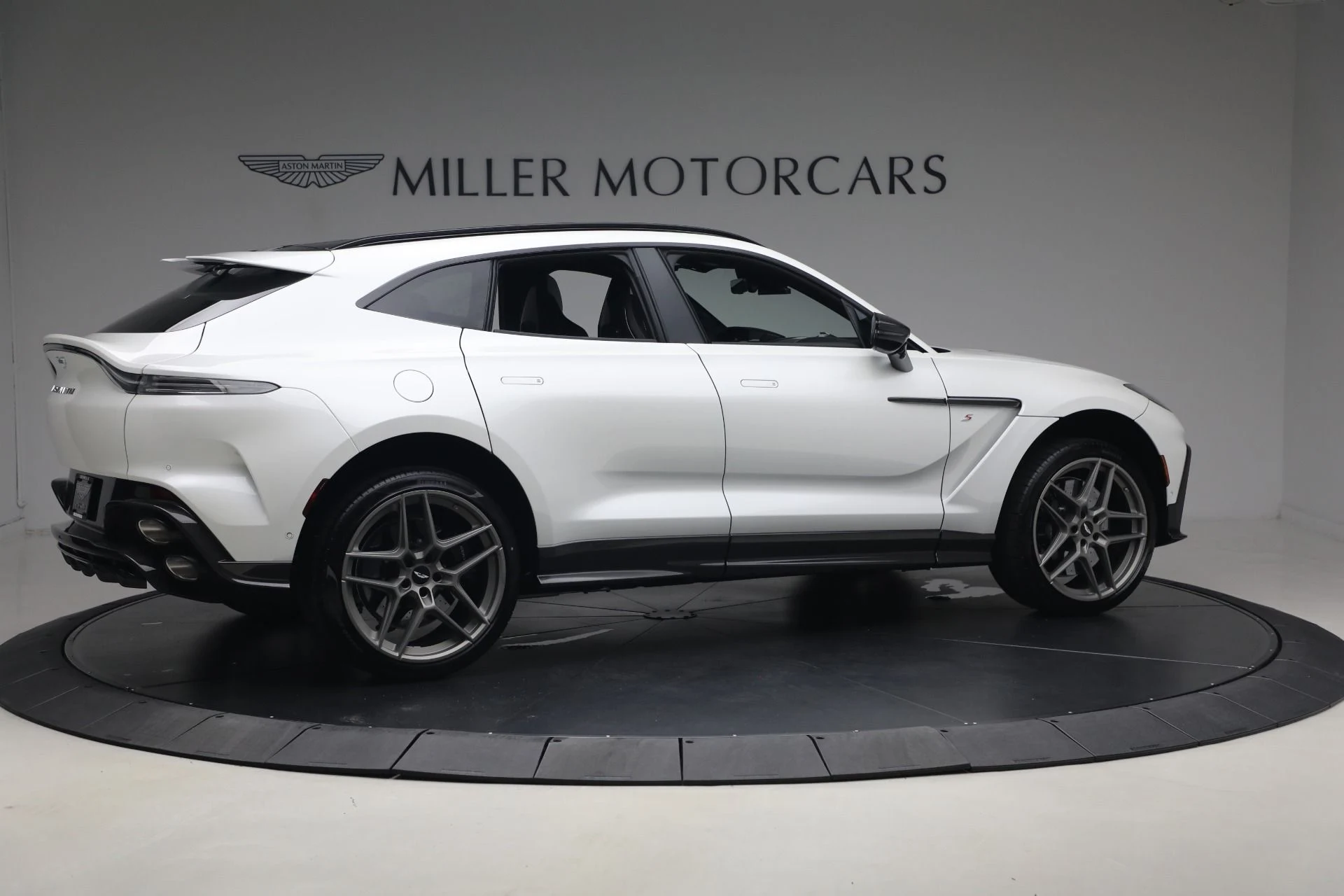 mph009_1692871127_New_2026_Aston_Martin_DBX_S_1779888036_c091f389f6