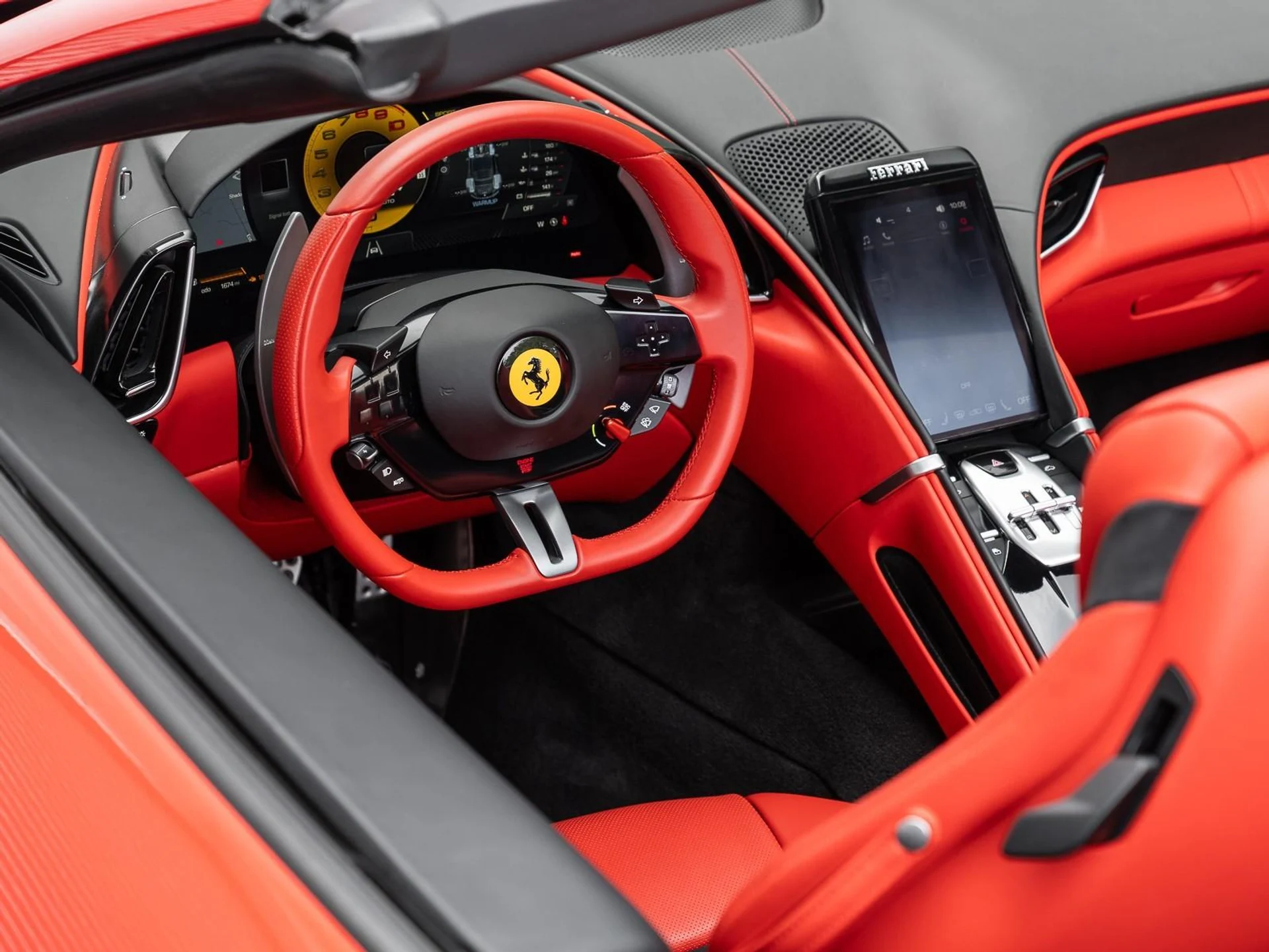 mph009_16989444_Used_2024_Ferrari_Roma_Spider_1757614269_5245877ac8