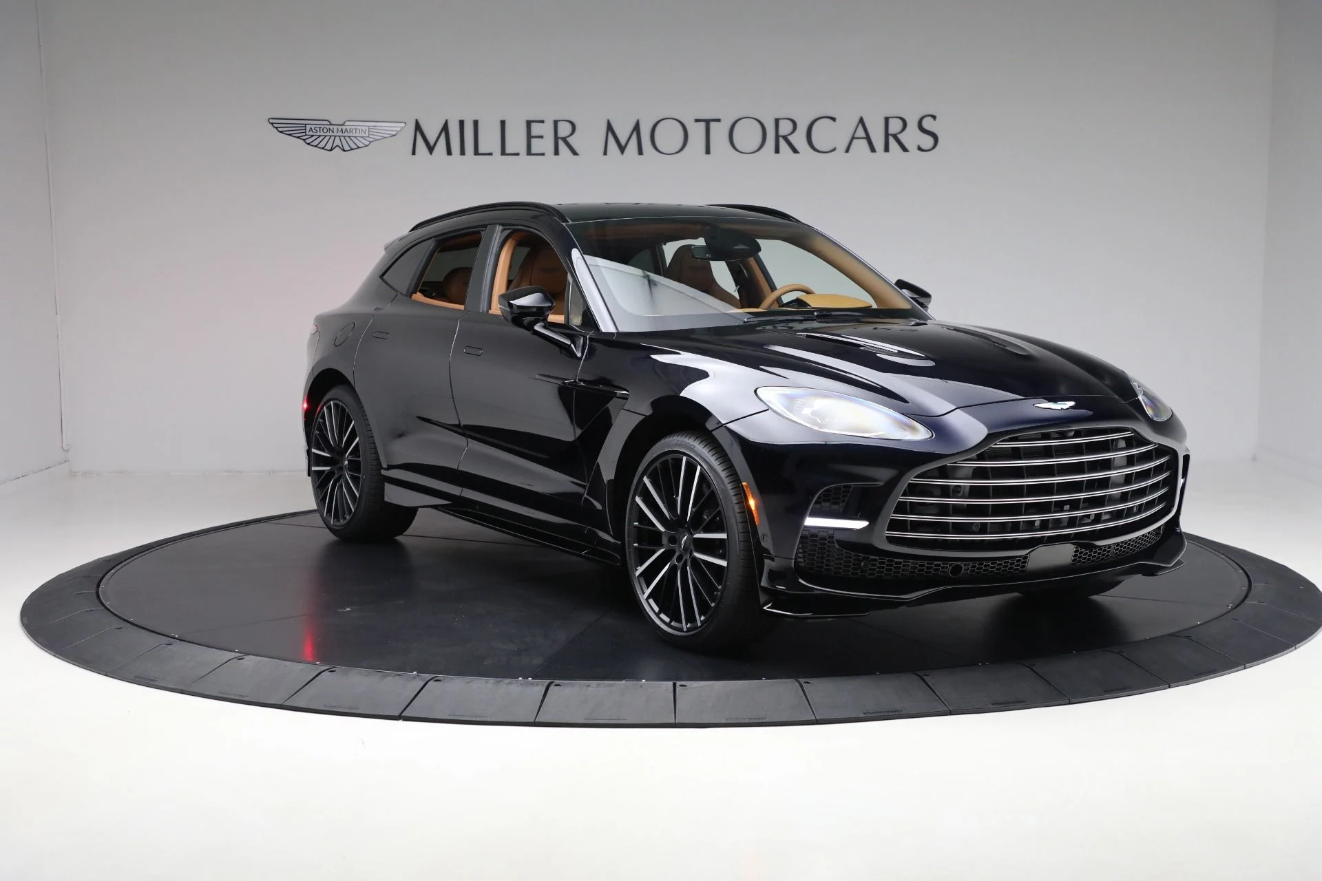 mph009_1703035372_New_2025_Aston_Martin_DBX_707_6fefe0fcd4