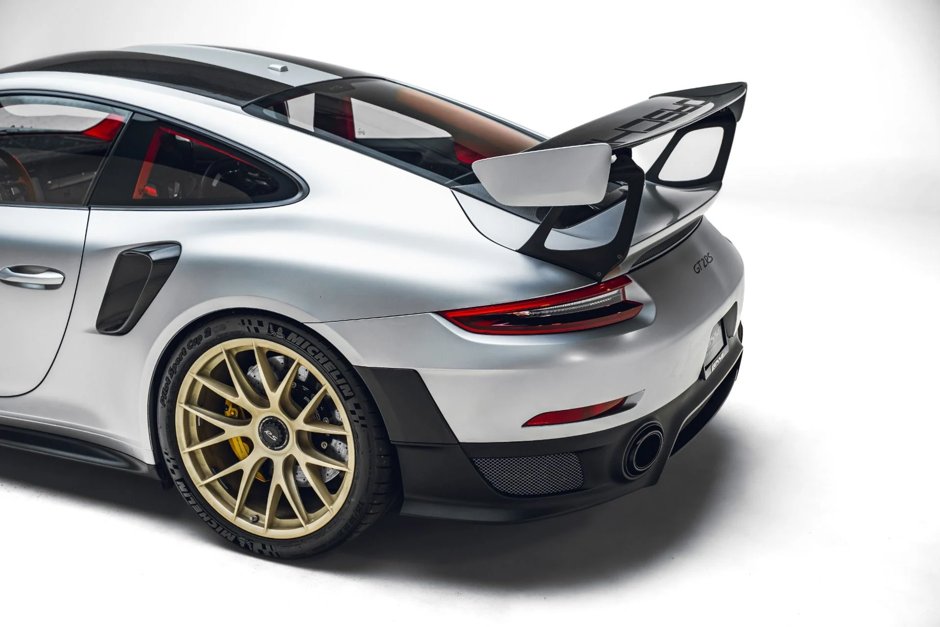 mph009_1708197668_Used_2018_Porsche_911_GT_2_RS_1782090394_6c311dc19a