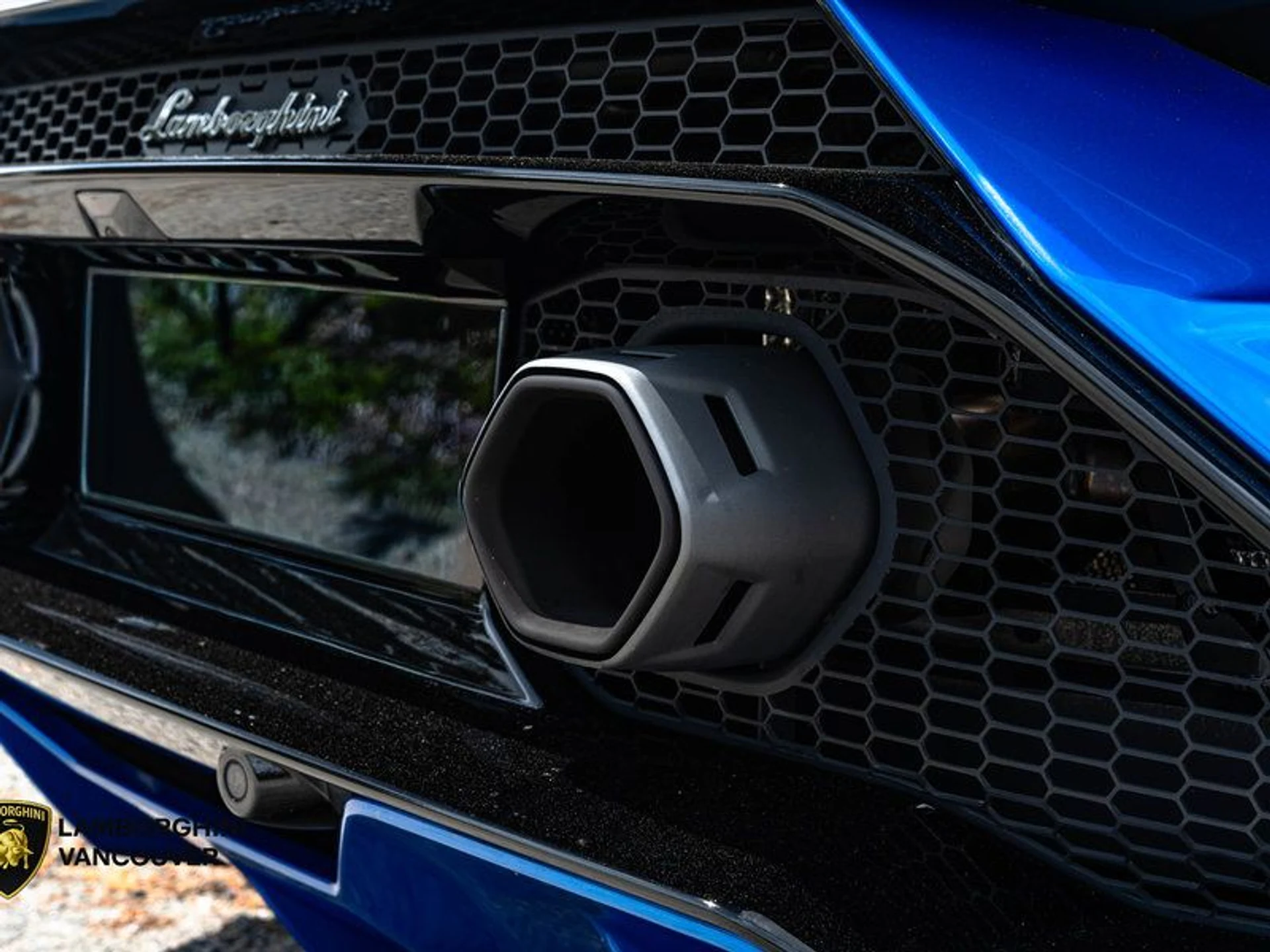 mph009_1735317321_38386460_08325_2023_lamborghini_huracan_010_a06dafc093