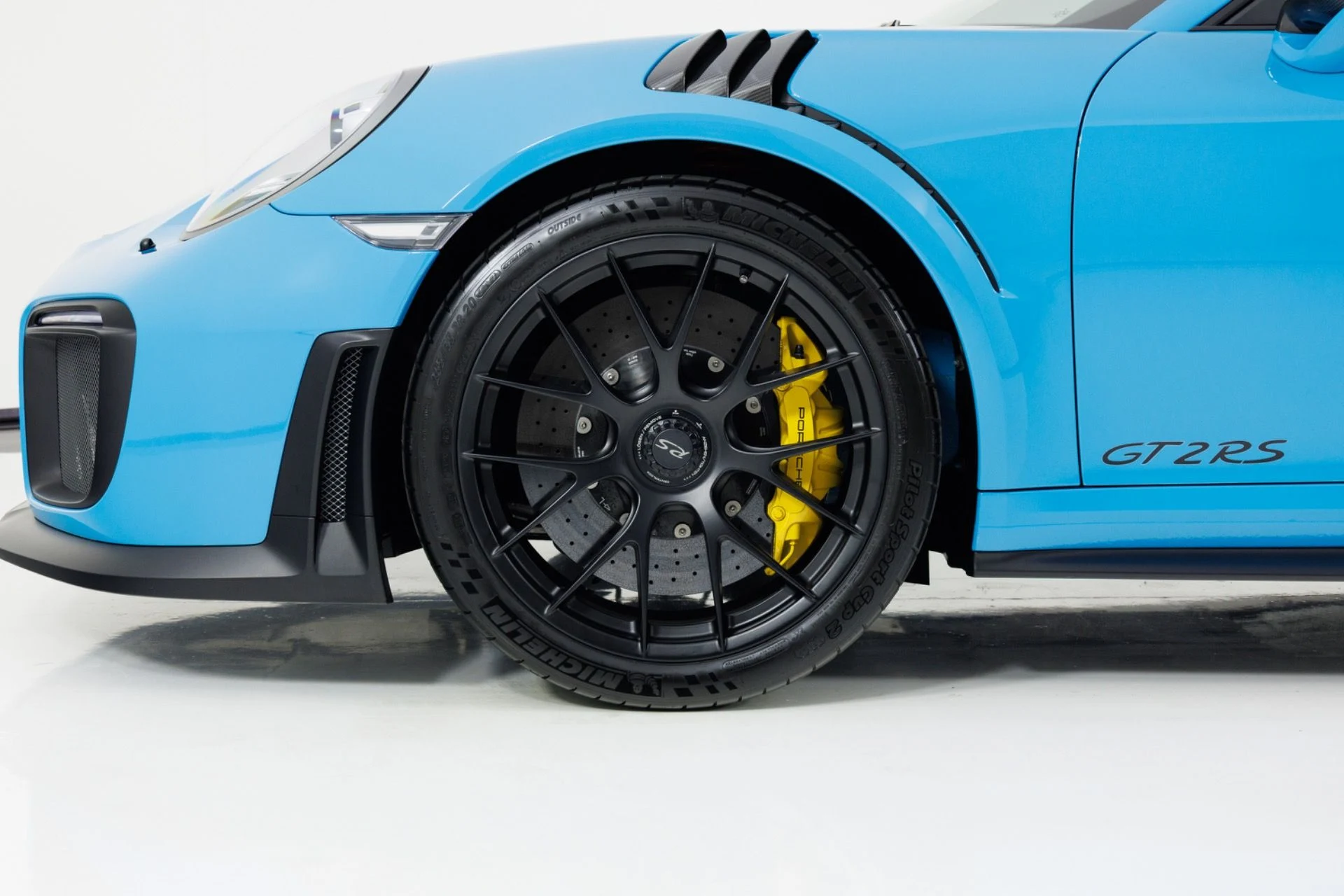 mph009_174183398_Used_2018_Porsche_911_GT_2_RS_1783631648_613df737d1