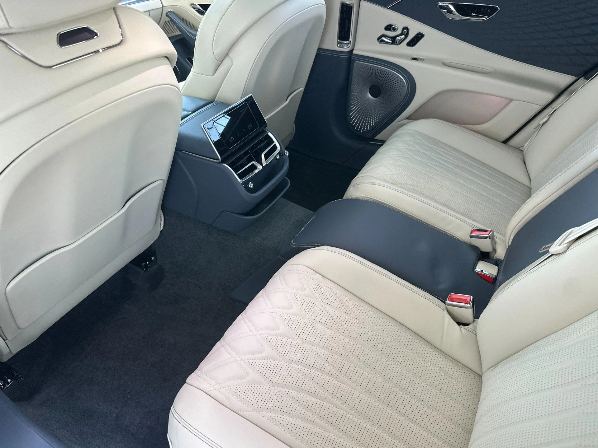 mph009_1742435596_New_2027_Bentley_Flying_Spur_1792838845_2c4319c555