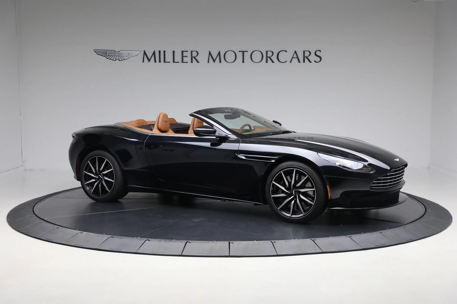 mph009_1744832979_Used_2022_Aston_Martin_DB_11_Volante_b388141d54