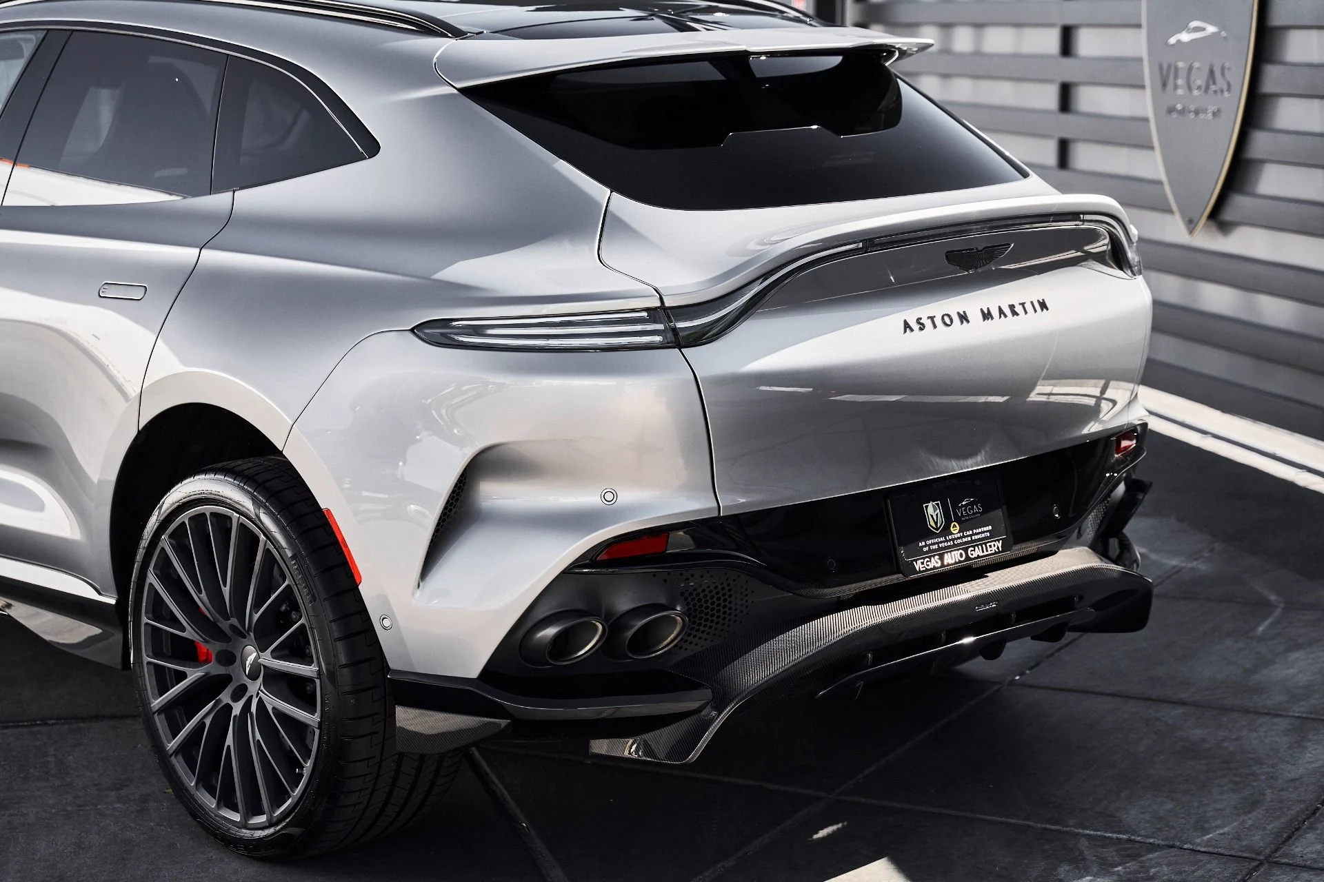 mph009_1746217806_Used_2025_Aston_Martin_DBX_707_1778288580_20cd62402e