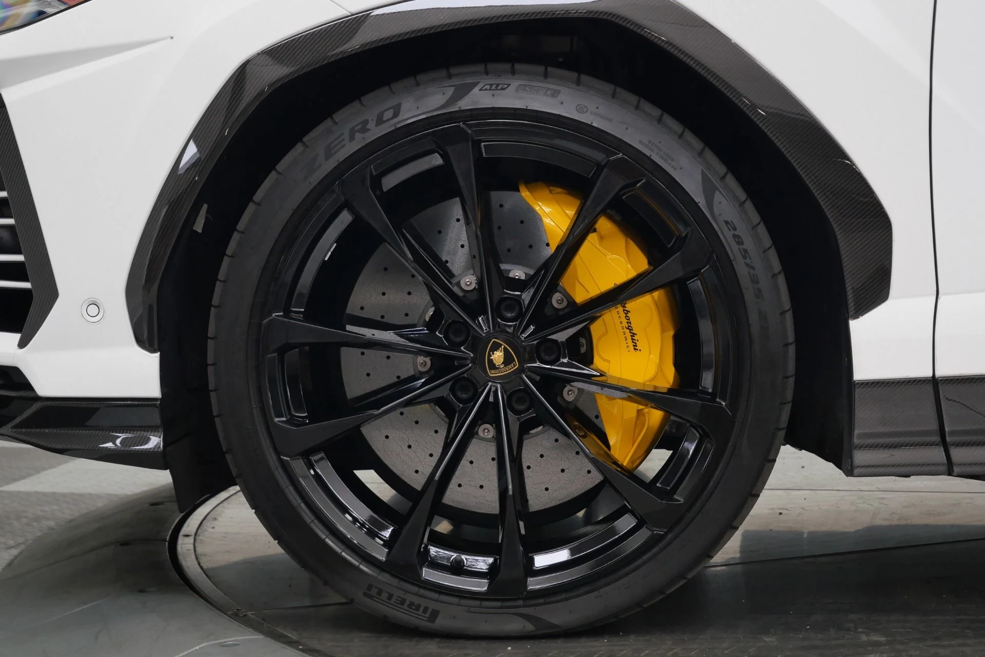 mph009_1748622916_Used_2021_Lamborghini_Urus_Carbon_Fiber_Packs_Inside_and_Out_23_Inch_Wheels_1775930480_0978db79d2