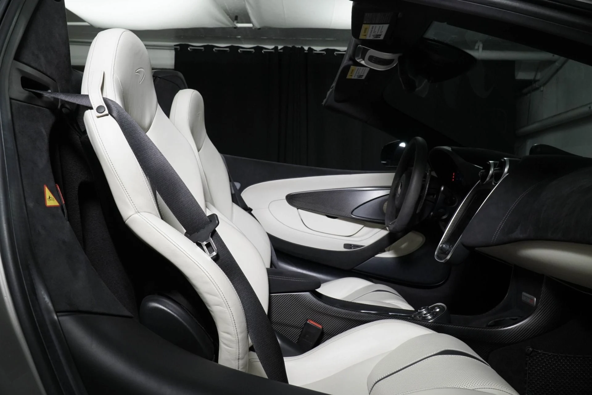 mph009_1759943451_Used_2018_Mc_Laren_570_S_1765558342_1bbc9354c3