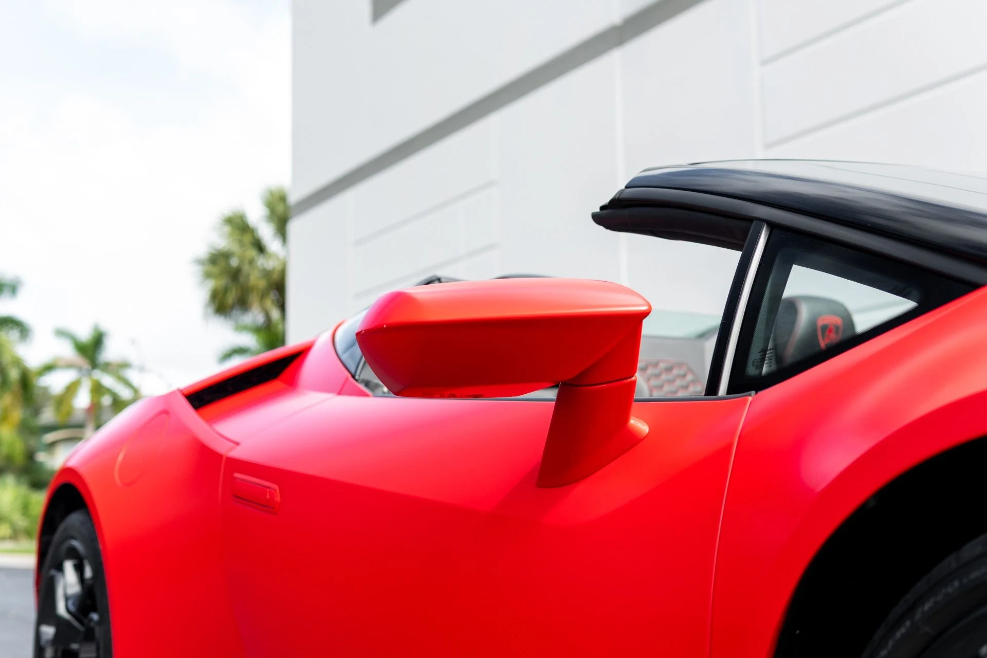 mph009_176039267_Used_2018_Lamborghini_Huracan_LP_580_2_Spyder_1766443768_e8e28dd945