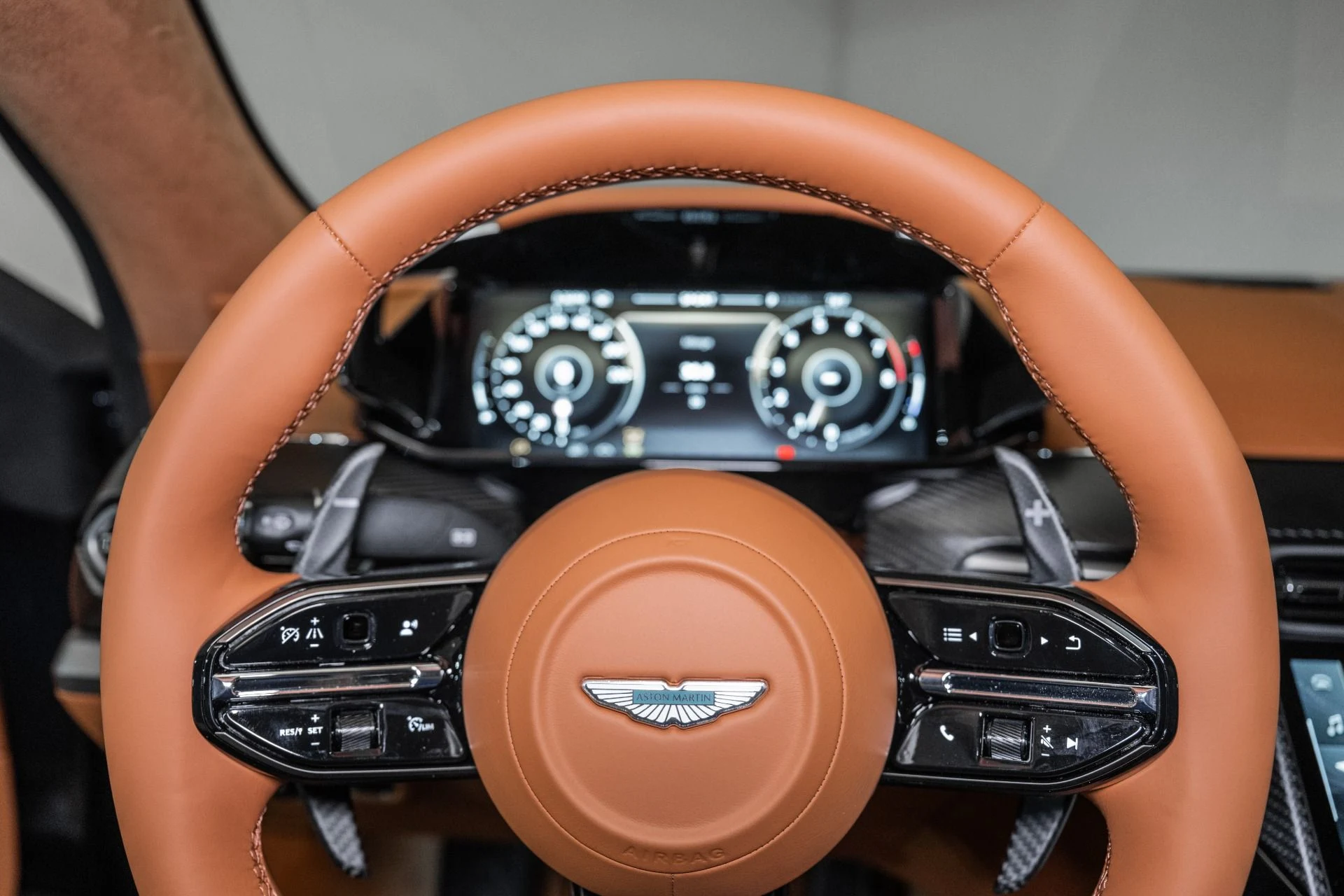mph009_176382481_New_2026_ASTON_MARTIN_VANTAGE_1759243534_b2e18f13b0