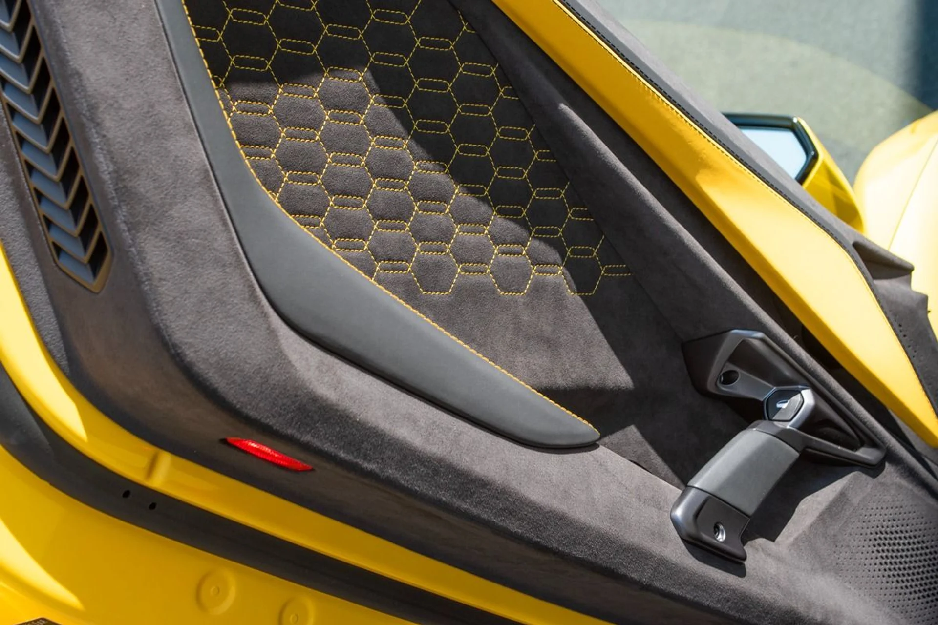 mph009_1790399255_Used_2024_Lamborghini_Revuelto_1740383899_12502a0235